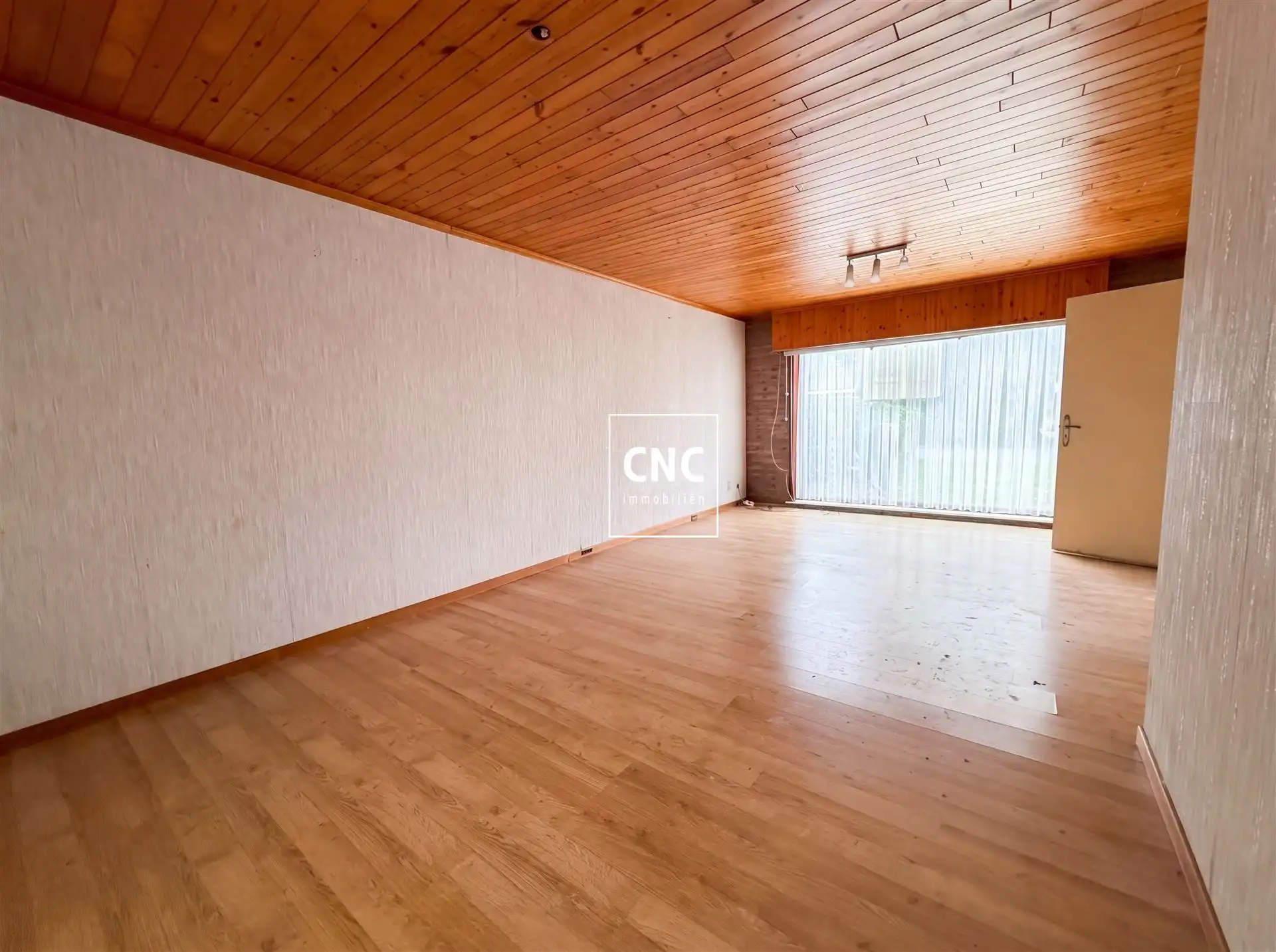 Woning met 3 slaapkamers, garage en ruime buitenruimte foto 3