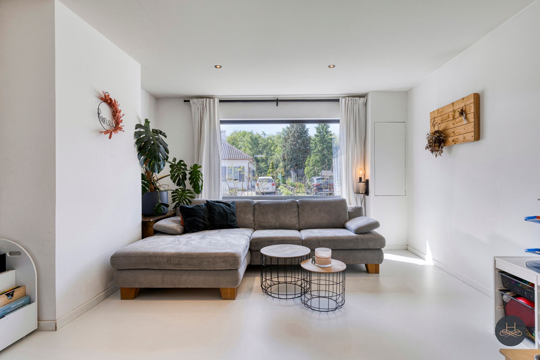Volledig gerenoveerde open woning met ruime, praktische tuin foto 4