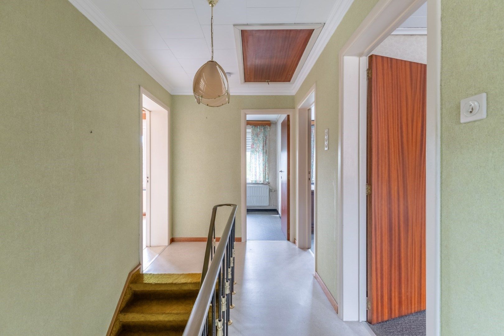 Ruime woning met 4 slaapkamers, garage en diepe tuin met inrit foto 19