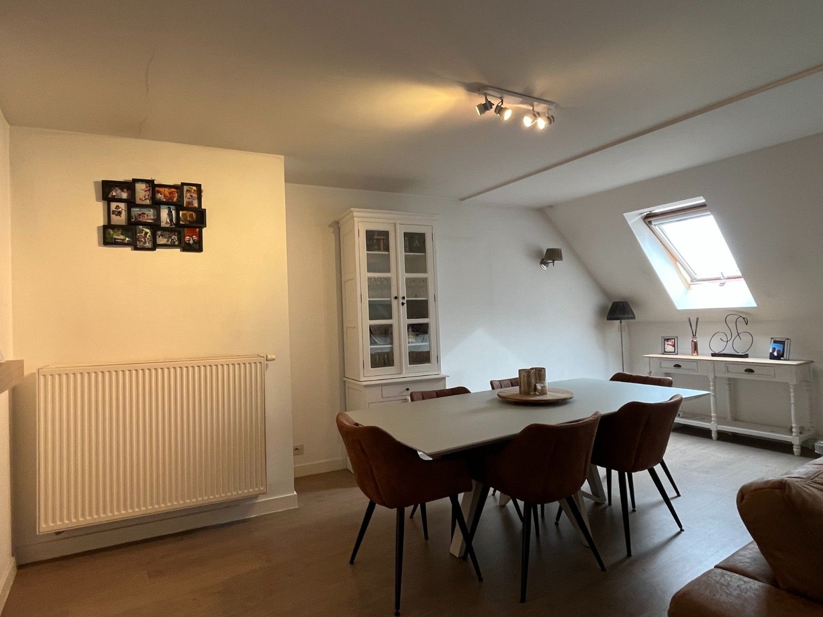 Ruim, zeer centraal  duplexappartement met 3 kamers foto 4