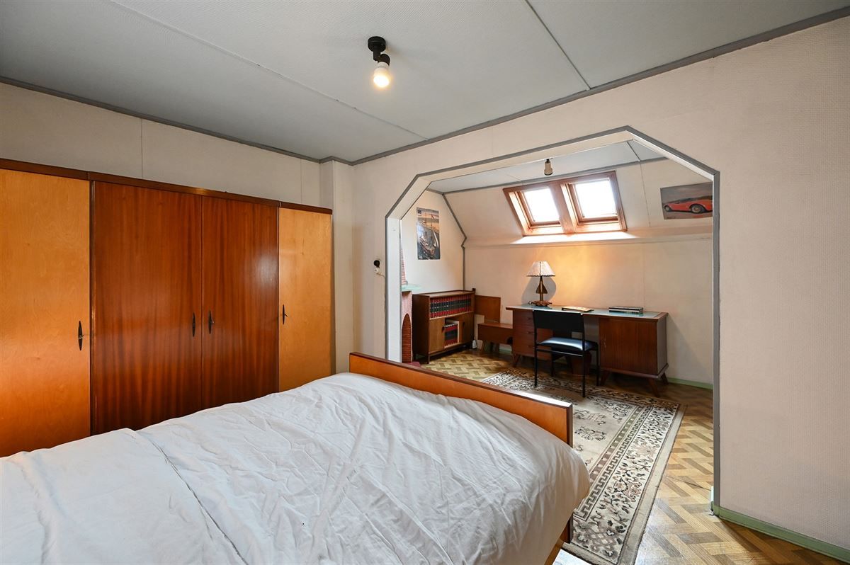 Te renoveren halfopen woning met potentieel foto 27