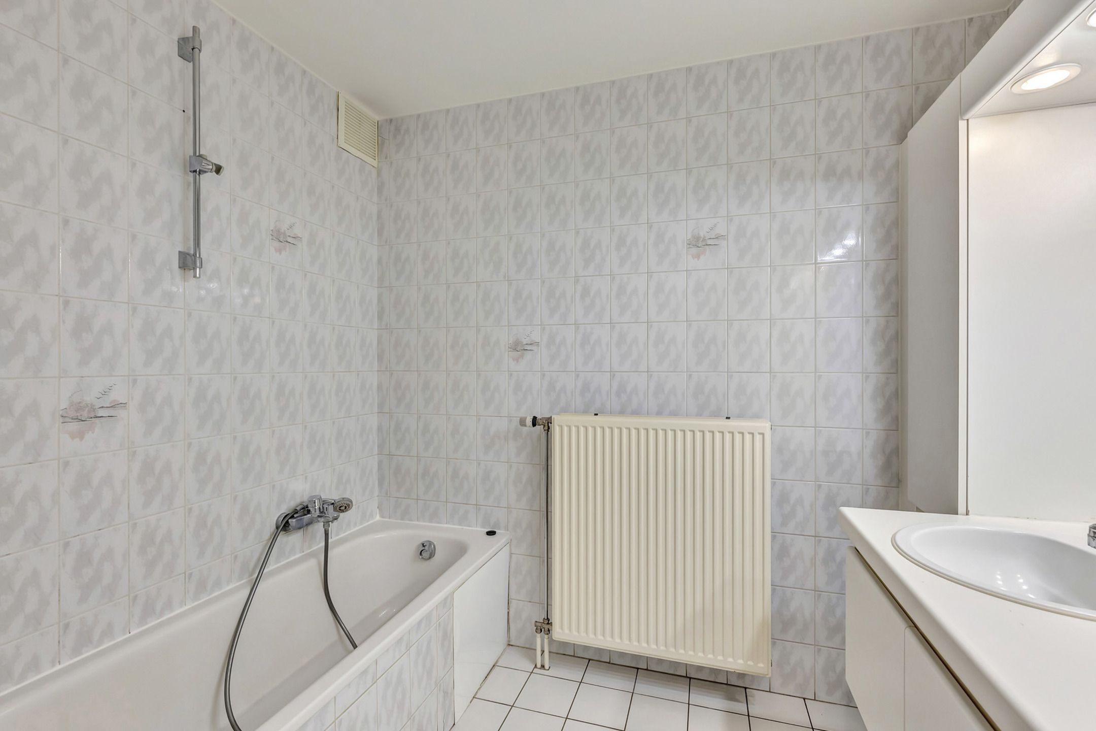 Instapklaar appartement met terras en parking in Ninove foto 10