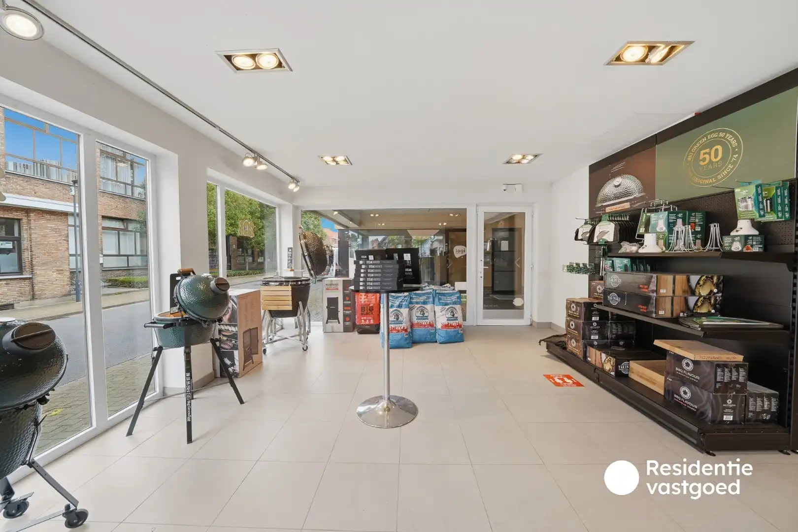 Handelszaak met commerciële mogelijkheden in Ettelgem foto 3