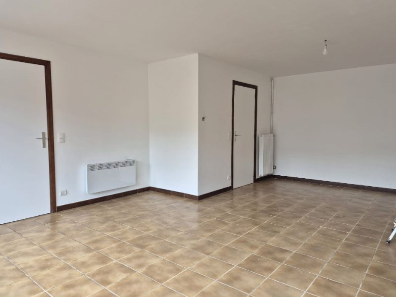 Roeselare-stadskern. Naast het Geytepark is dit vernieuwd twee-slaapkamerappartement gelegen op de tweede verdieping met prachtige zichten. Terras van 8.5m2. VERNIEUWD ! foto 4