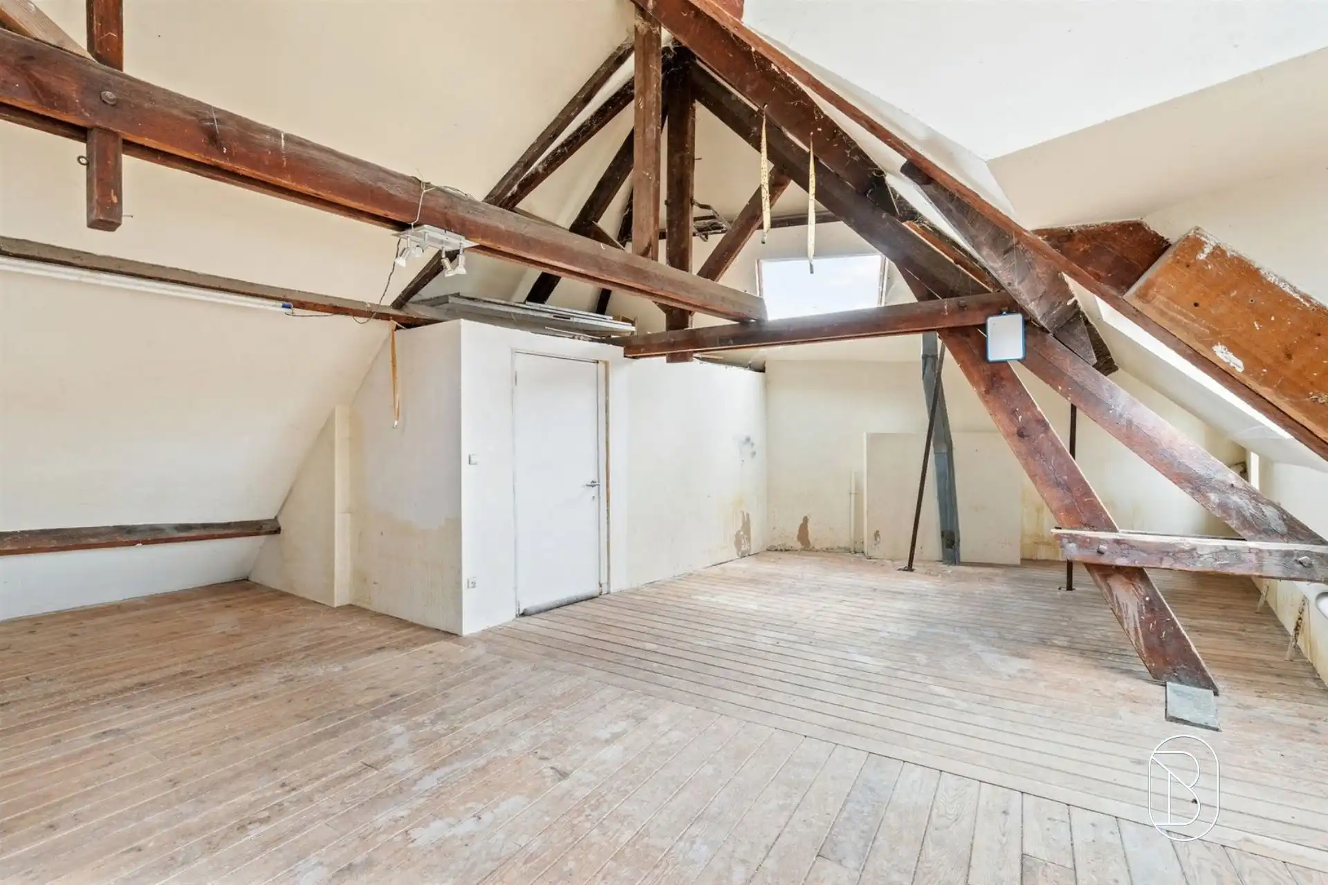Opbrengsteigendom: handelsruimte en 2 appartementen foto 14