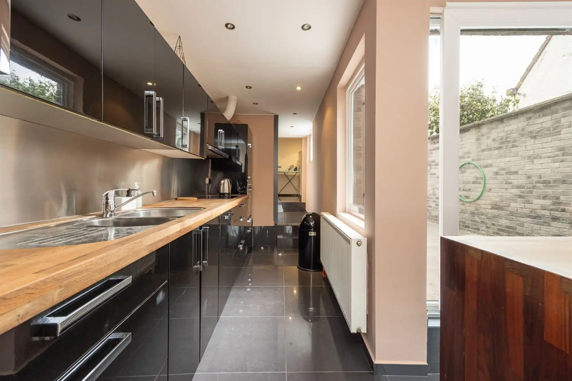 Volledig instapklaar huis met twee slaapkamers foto 5