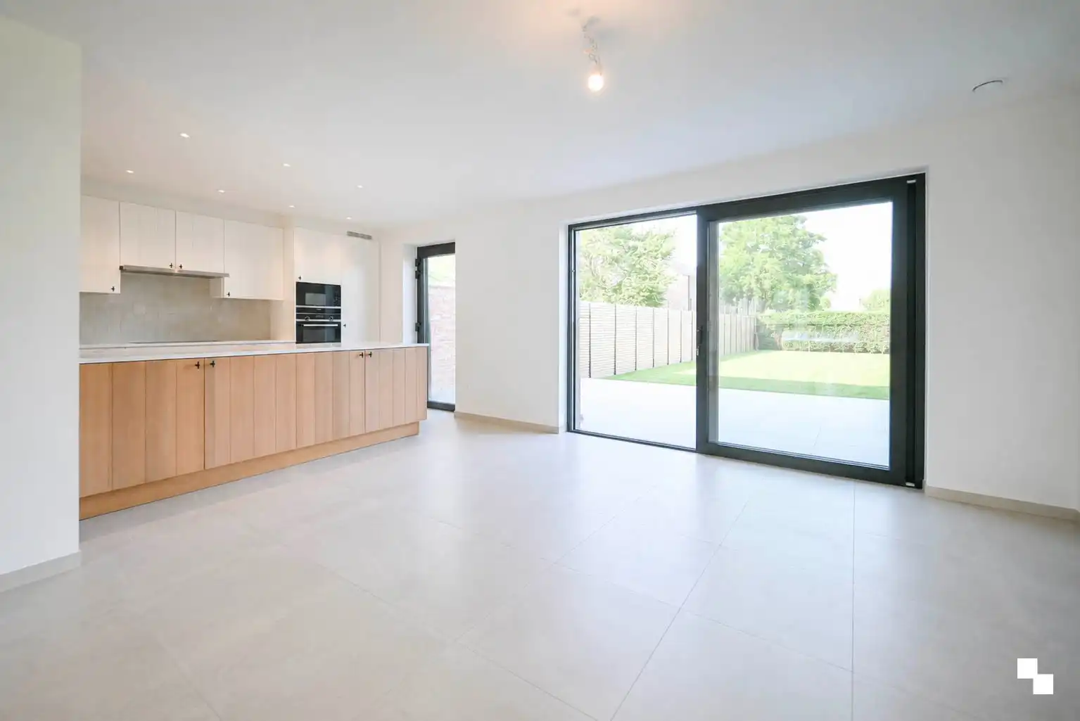 Prachtige nieuwbouwwoning op rustige locatie foto 4