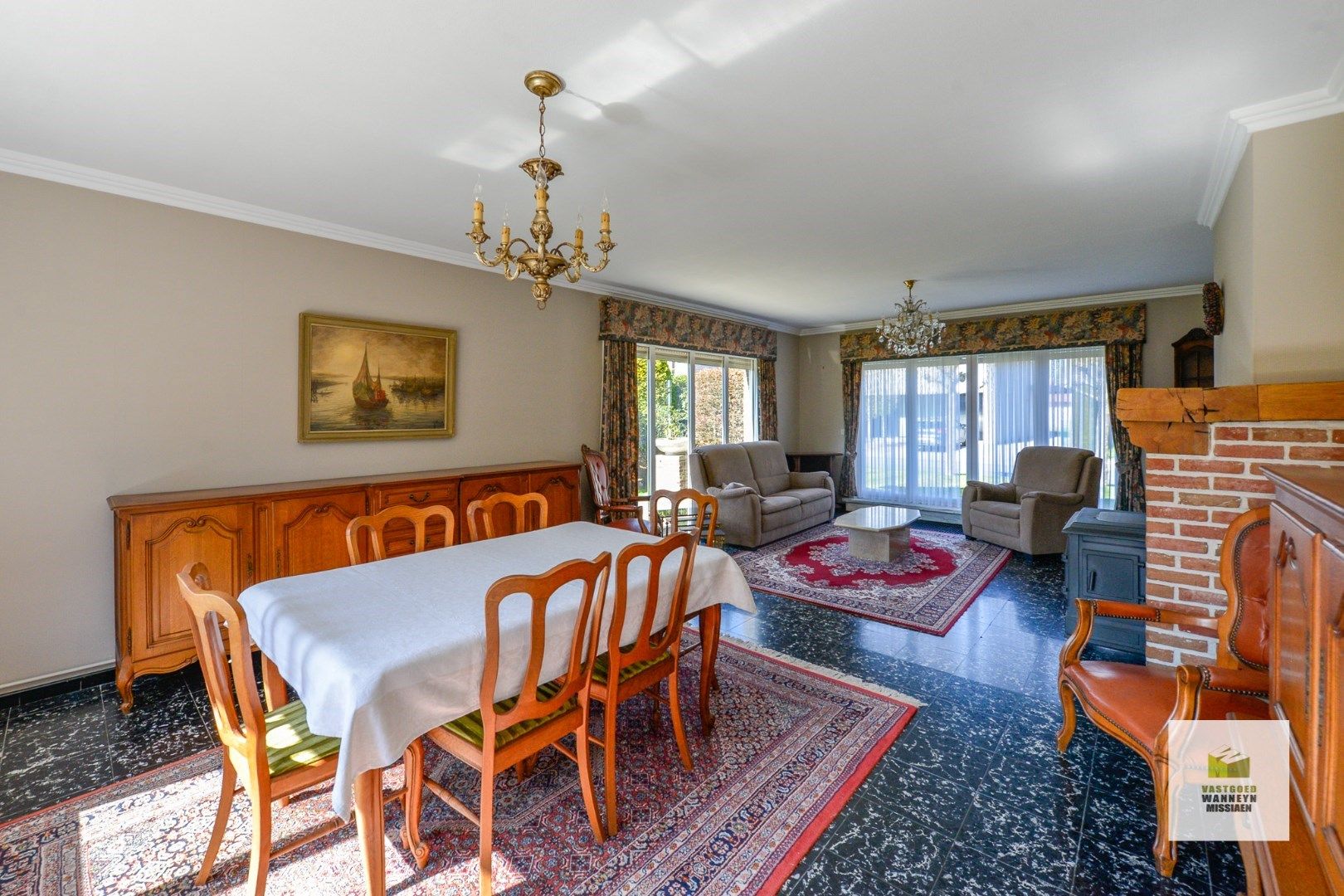 Ruime te renoveren villa met 4 slaapkamers en loods op 1696m2 te centrum Wingene foto 8