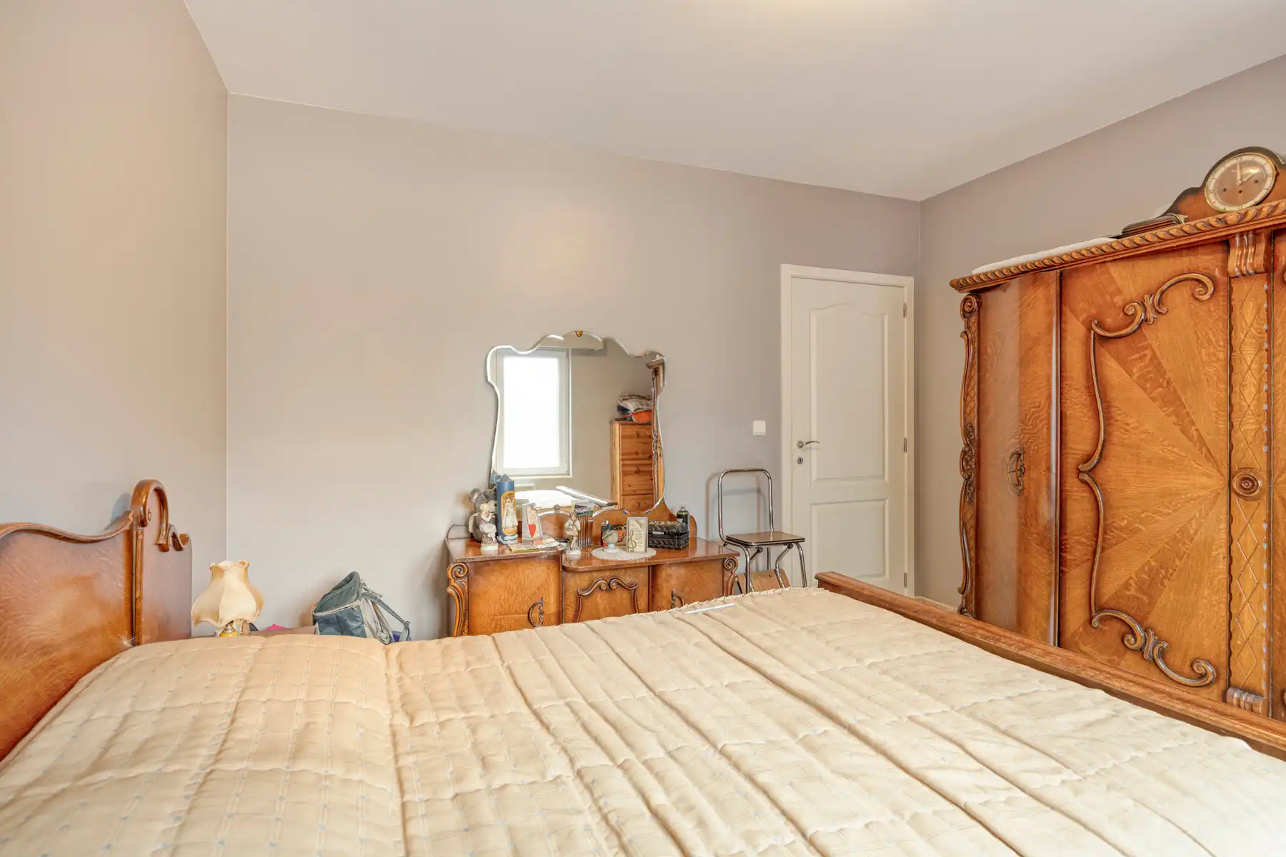Instapklaar appartement met 2 slaapkamers en garage! foto 11