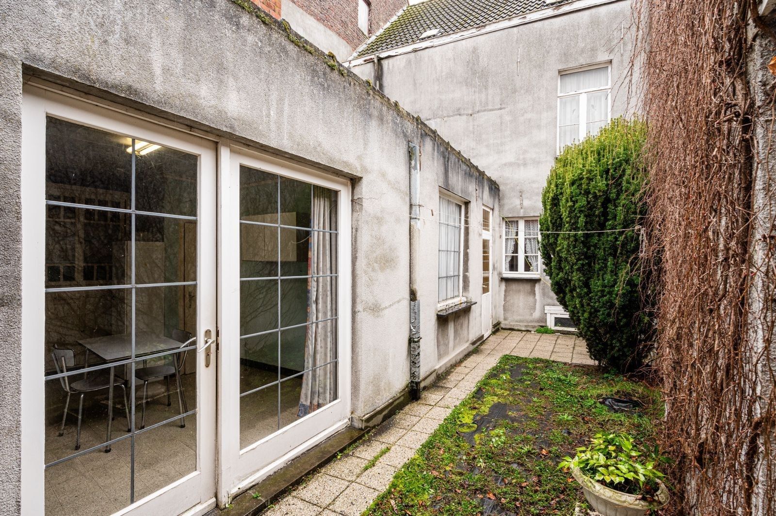 Ruime, te renoveren woning in het centrum van Eeklo foto 7