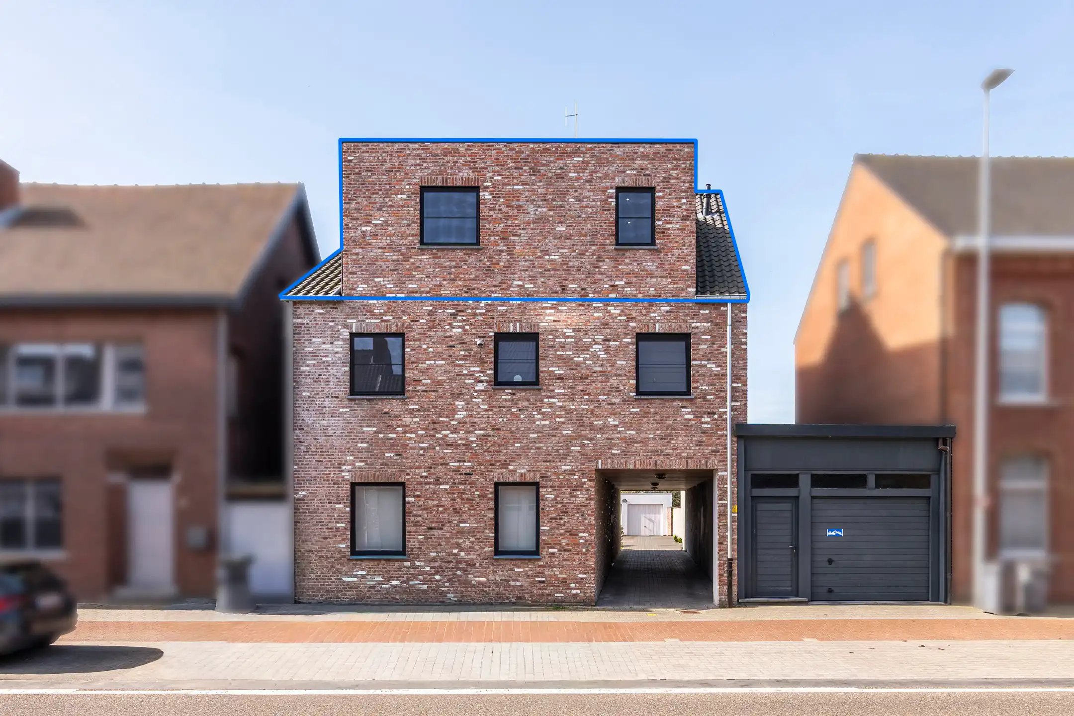 Uitstekend, lichtrijk appartement met ruim terras en garage foto {{pictureIndex}}