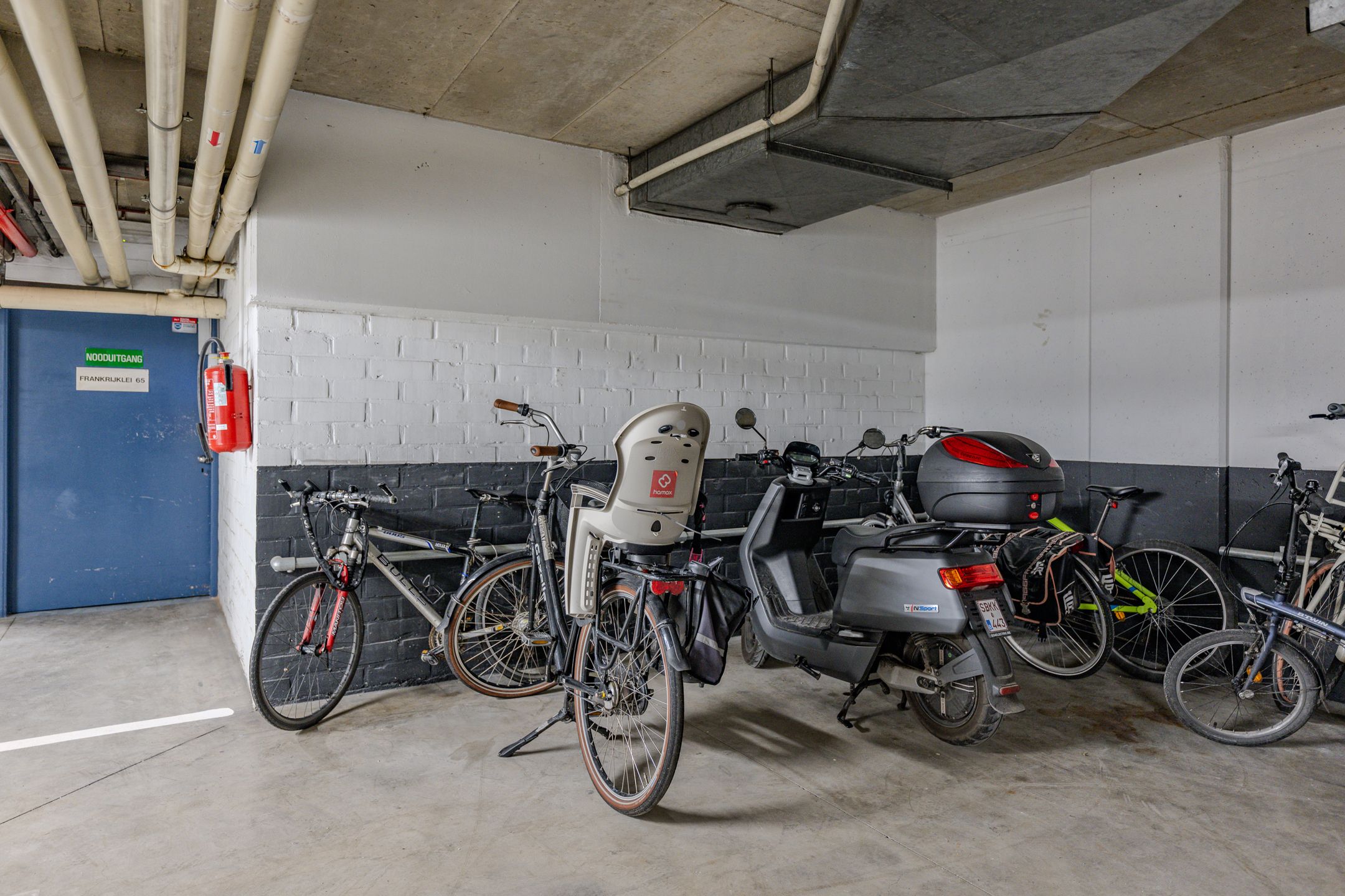 Te Huur 8ste verdieping: Prachtige Kantoren in het hart van het city center met prachtig zicht over de stad, zeer goed bereikbaar met openbaar vervoer. foto 11