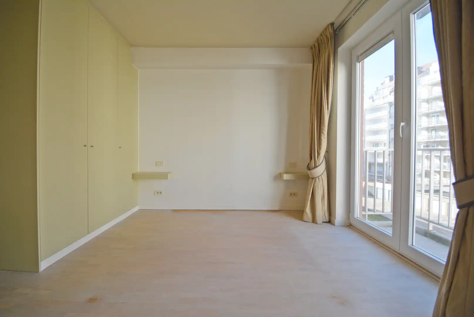 Prachtig onderhouden appartement op toplocatie vlak bij de zeedijk! foto 10