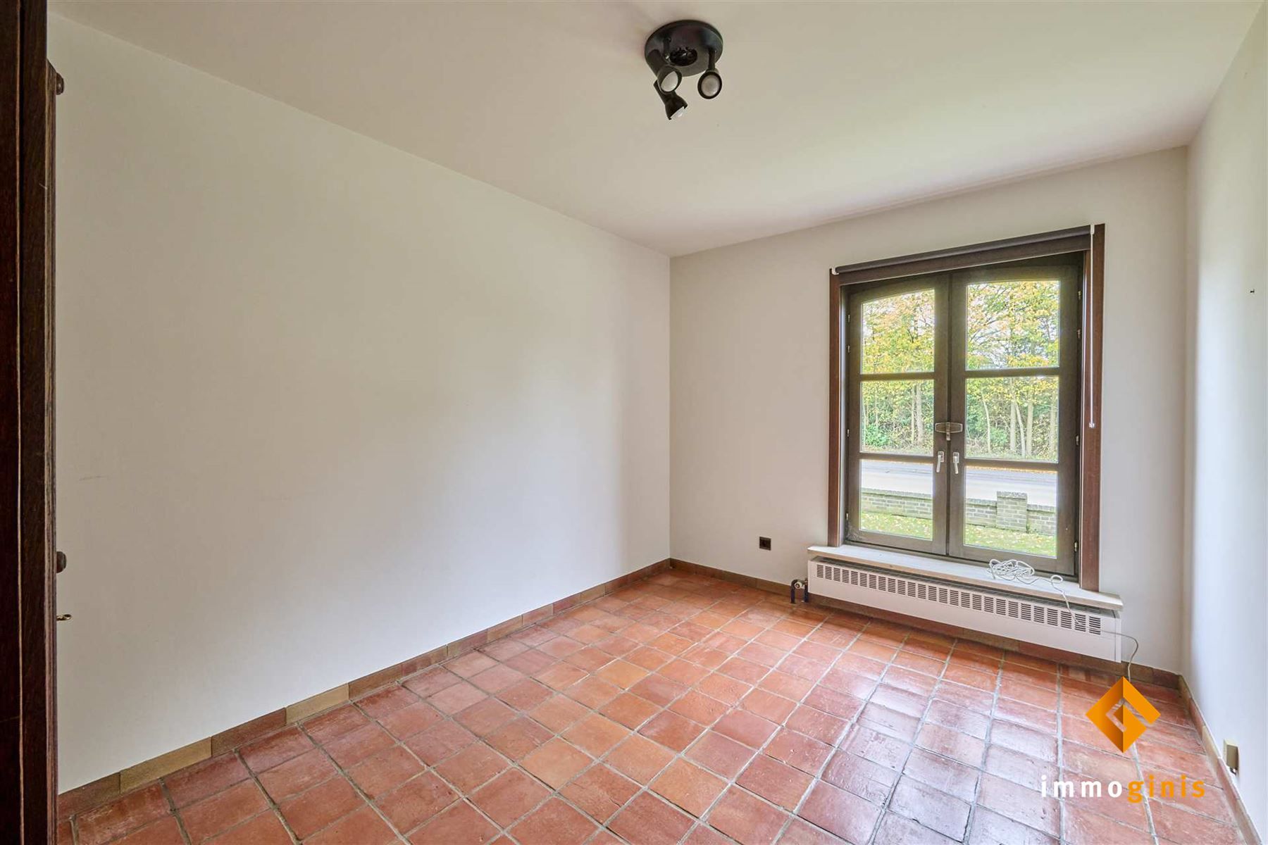 Zéér ruime woning met dubbele inpandige garage op mooi perceel van 7a33ca. foto 13