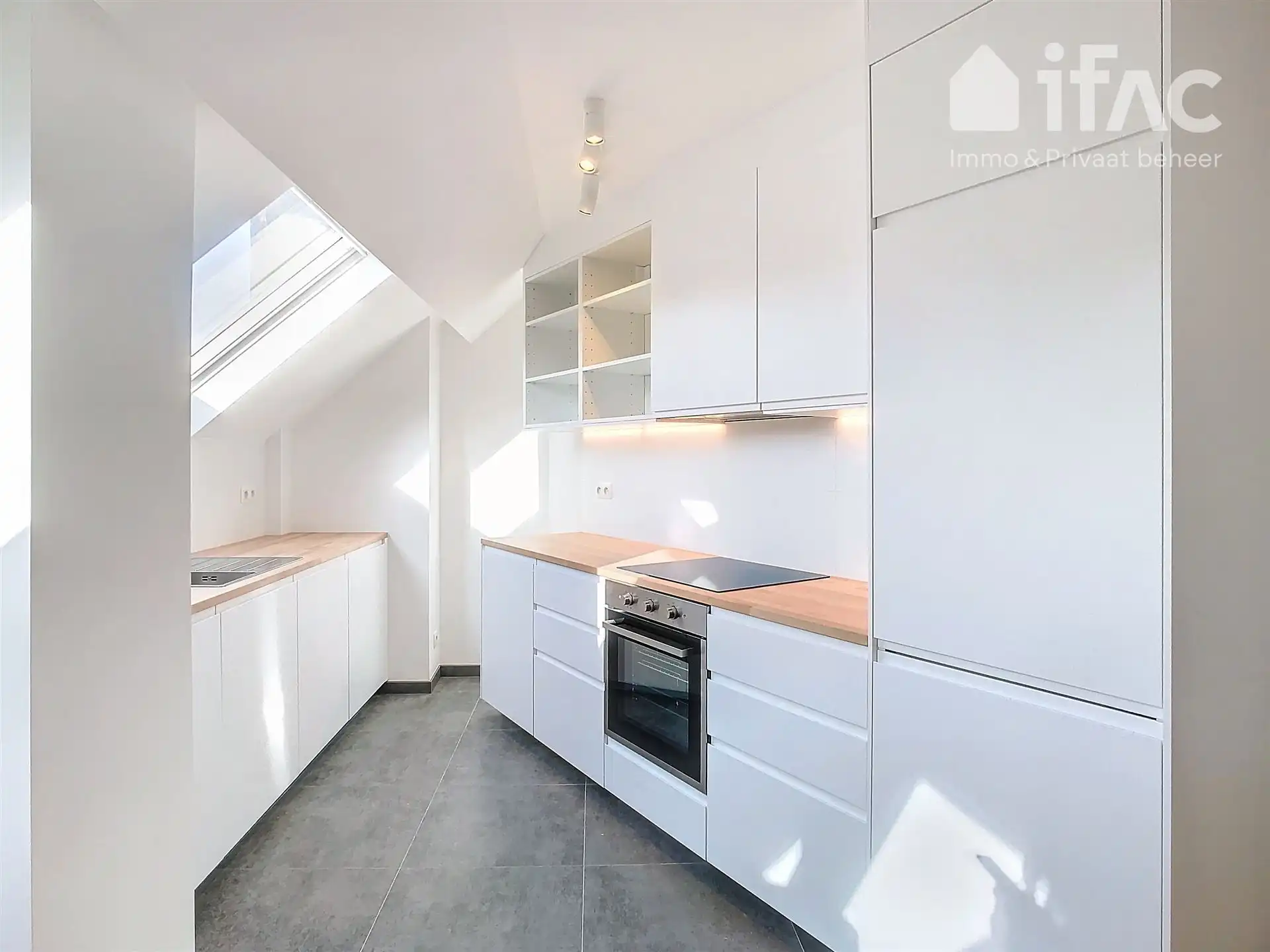 Goed gelegen en volledig gerenoveerd appartement foto 5