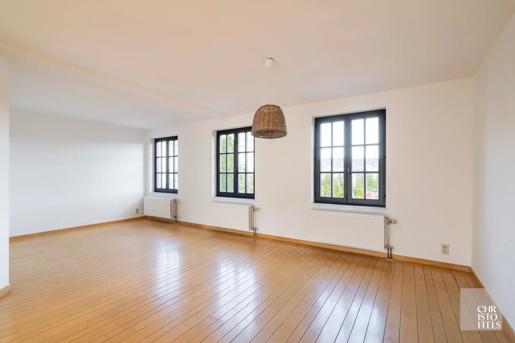 Gebouw voor gemengd gebruik van 572m² - Winkel/kantoor(49m²) - Werkplaats/magazijn(336m²) - Bovenwoning(187m²) foto 19