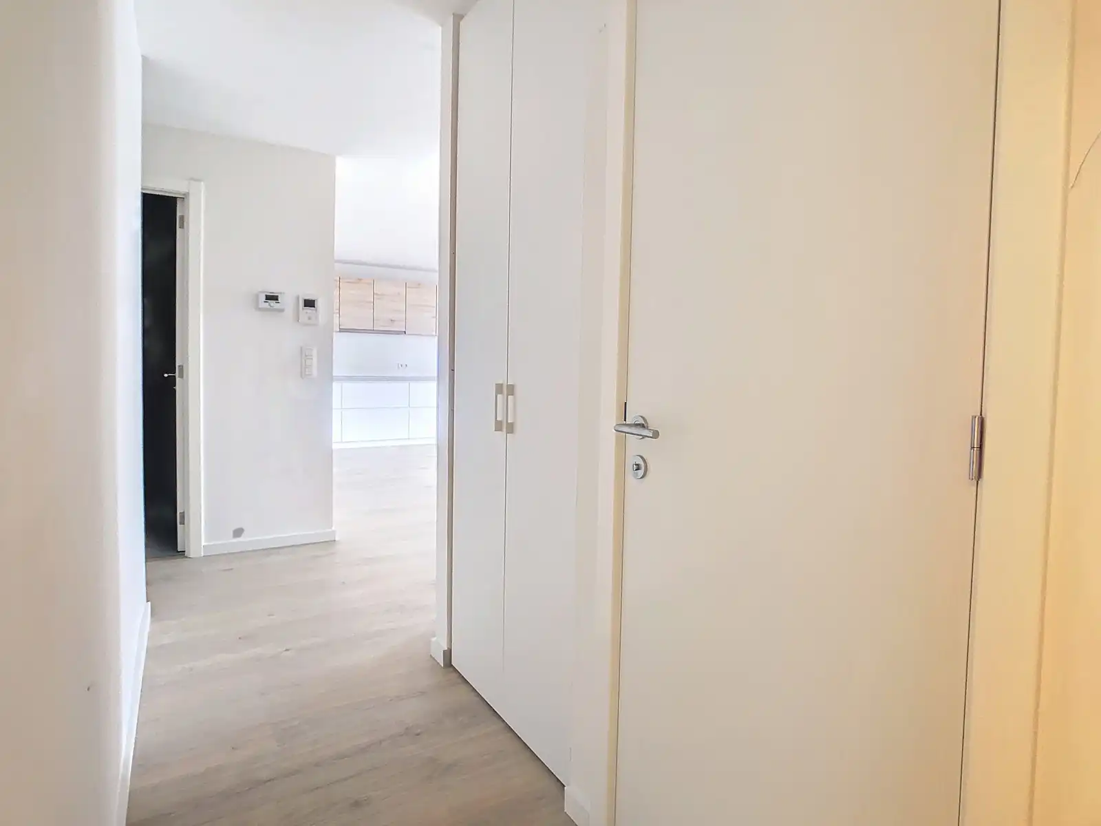 The Hallery: appartement met 2 slkmrs - terras - staanplaats foto 2
