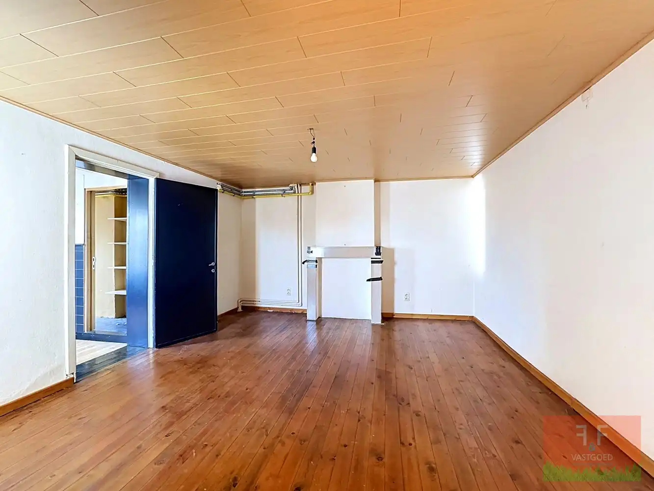 Open bebouwing met 6 slaapkamers, 3 badkamers, inpandige garage en ruime tuin foto 10