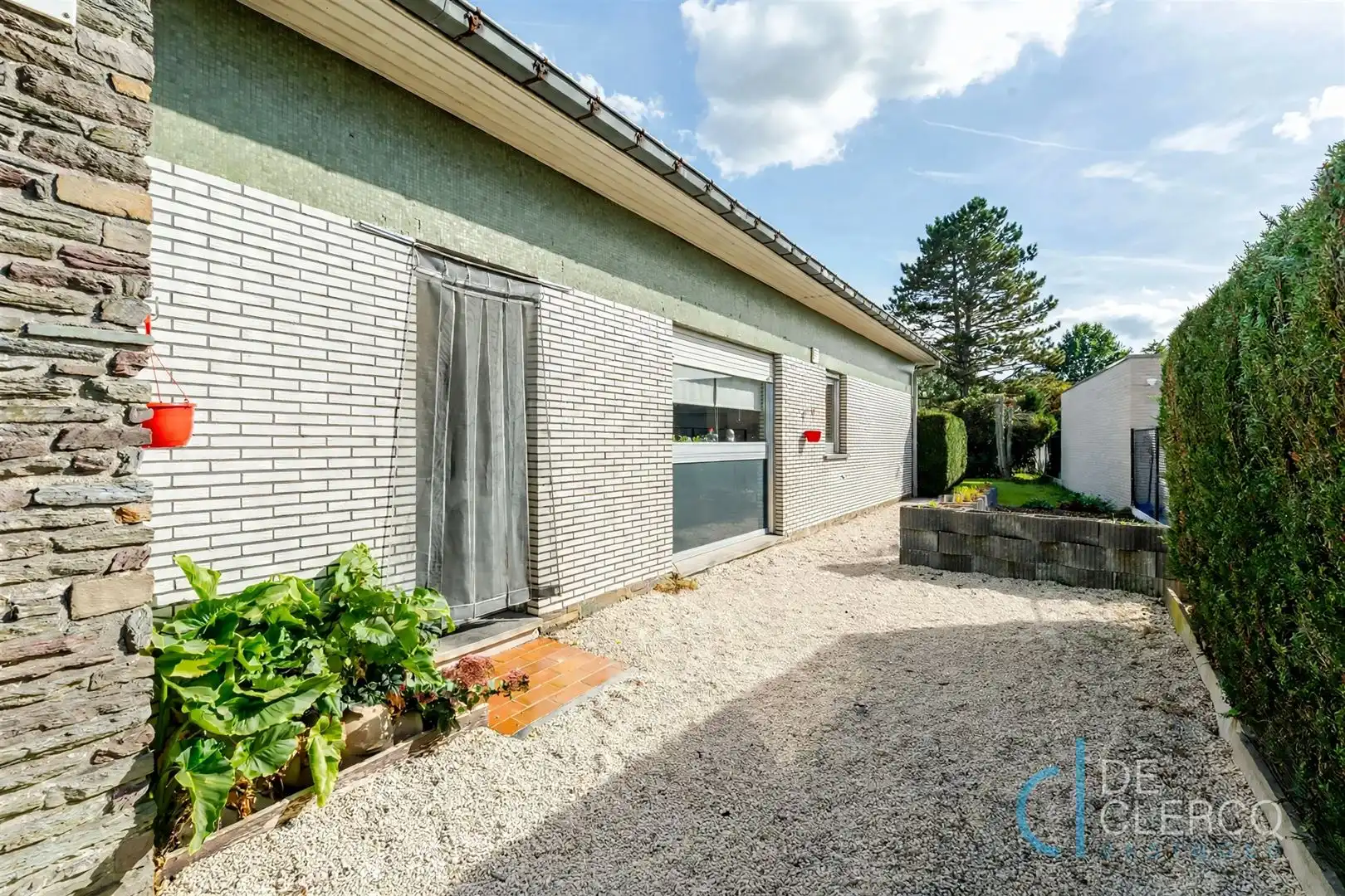 Bungalow met grote tuin en garage te koop in Laarne!  foto 13