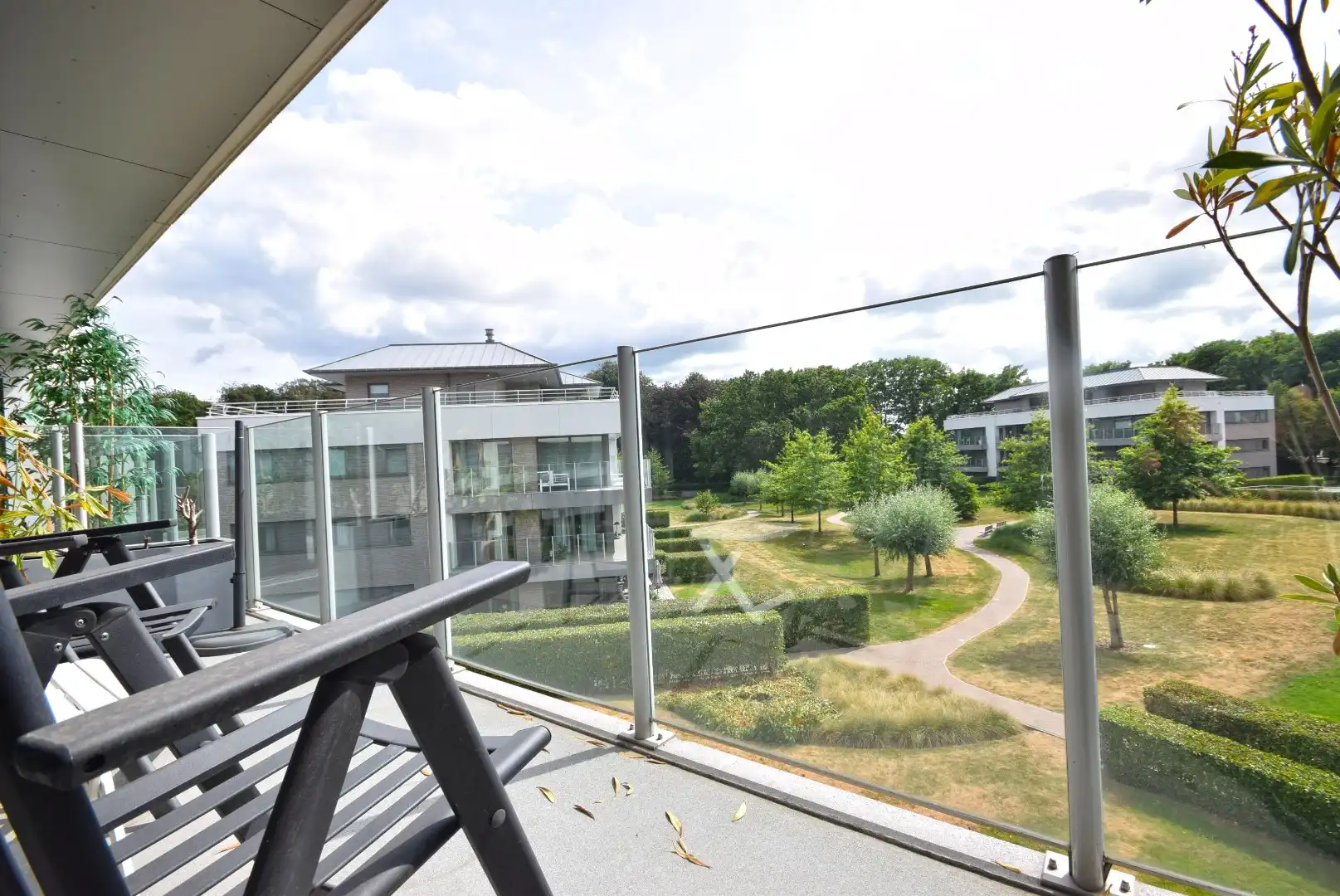 EXCLUSIEF APPARTEMENT IN GROENE EN RUSTIGE OMGEVING NABIJ HET STERREBOS foto 2