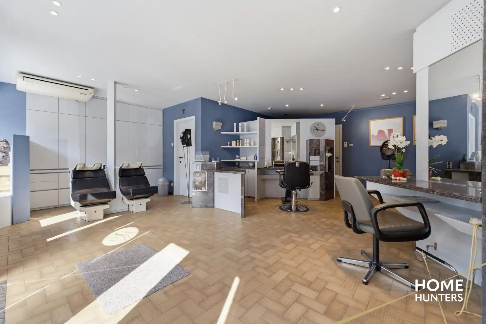 Veelzijdige woning met handelsruimte, 4 slaapkamers, grote garage en zonnige tuin op 497 m² foto 15