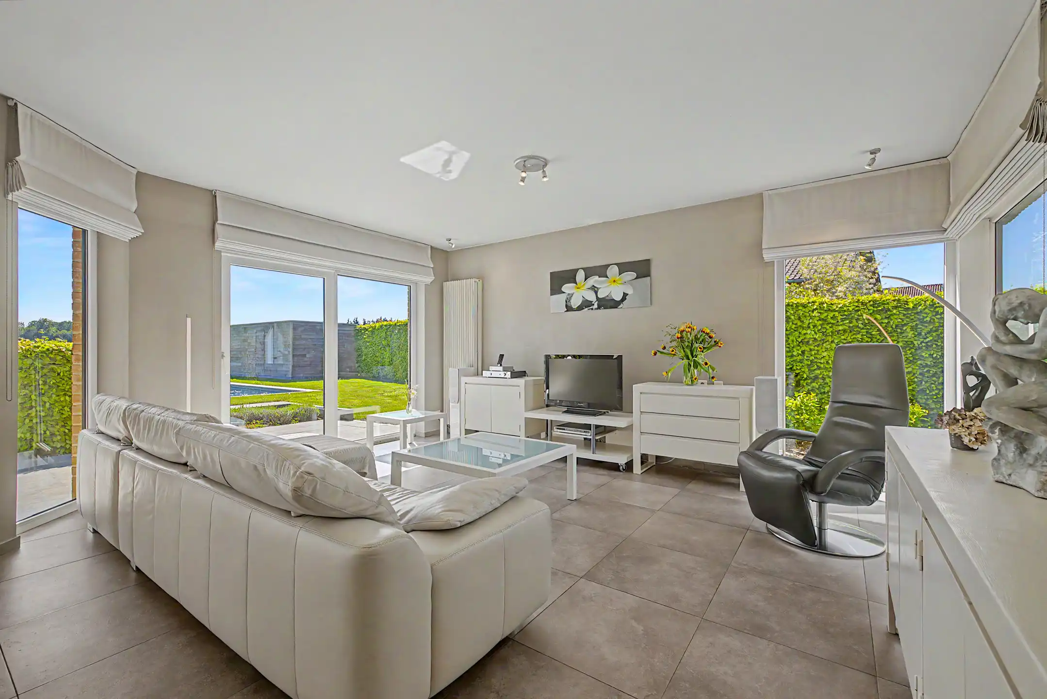 Instapklare woning met zwembad en prachtig vergezicht foto 5