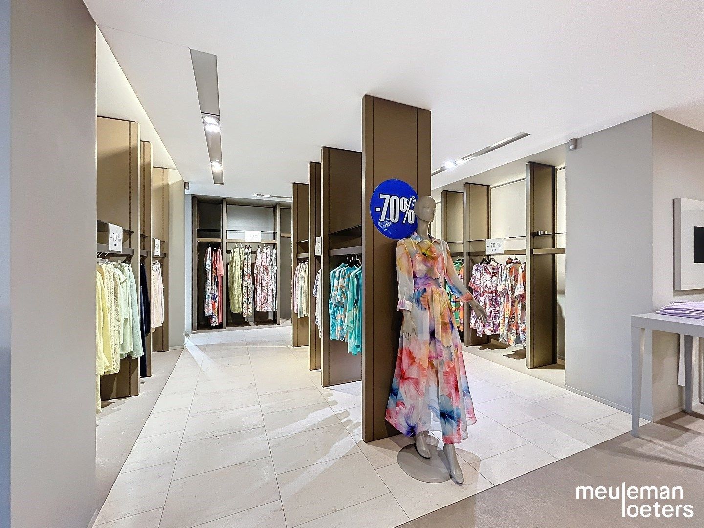Unieke winkelruimte in het commercieel centrum foto 15