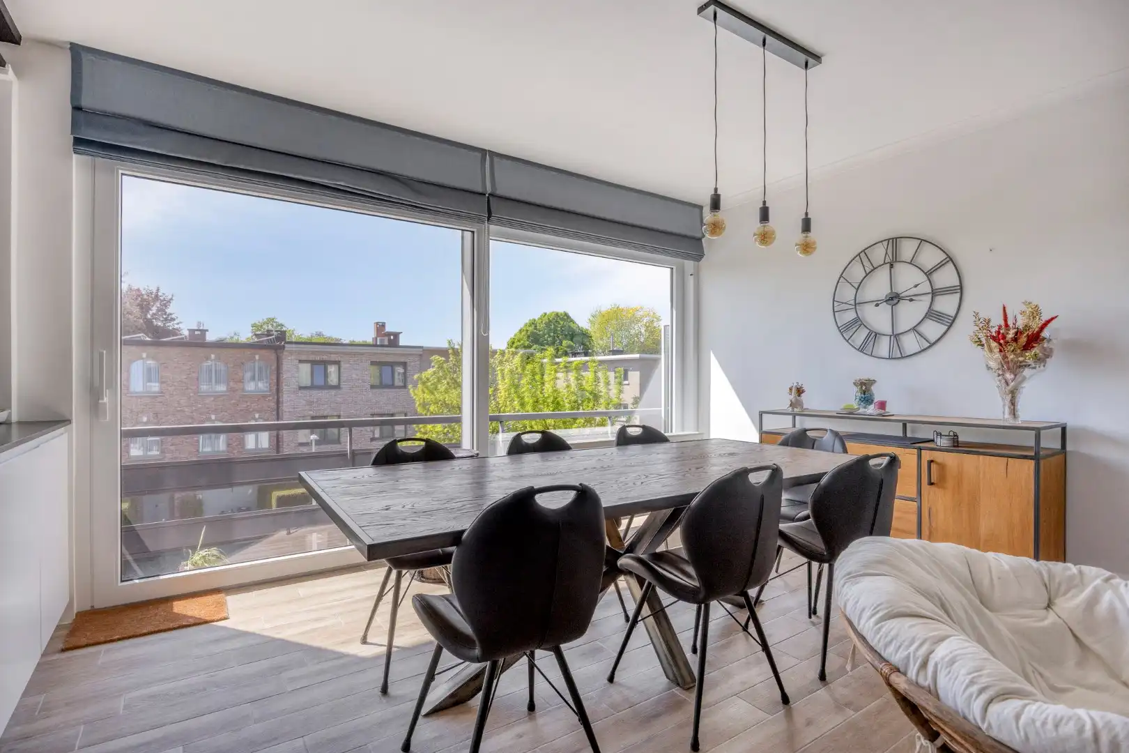 Hedendaags 2 slpk appartement met garage foto 5