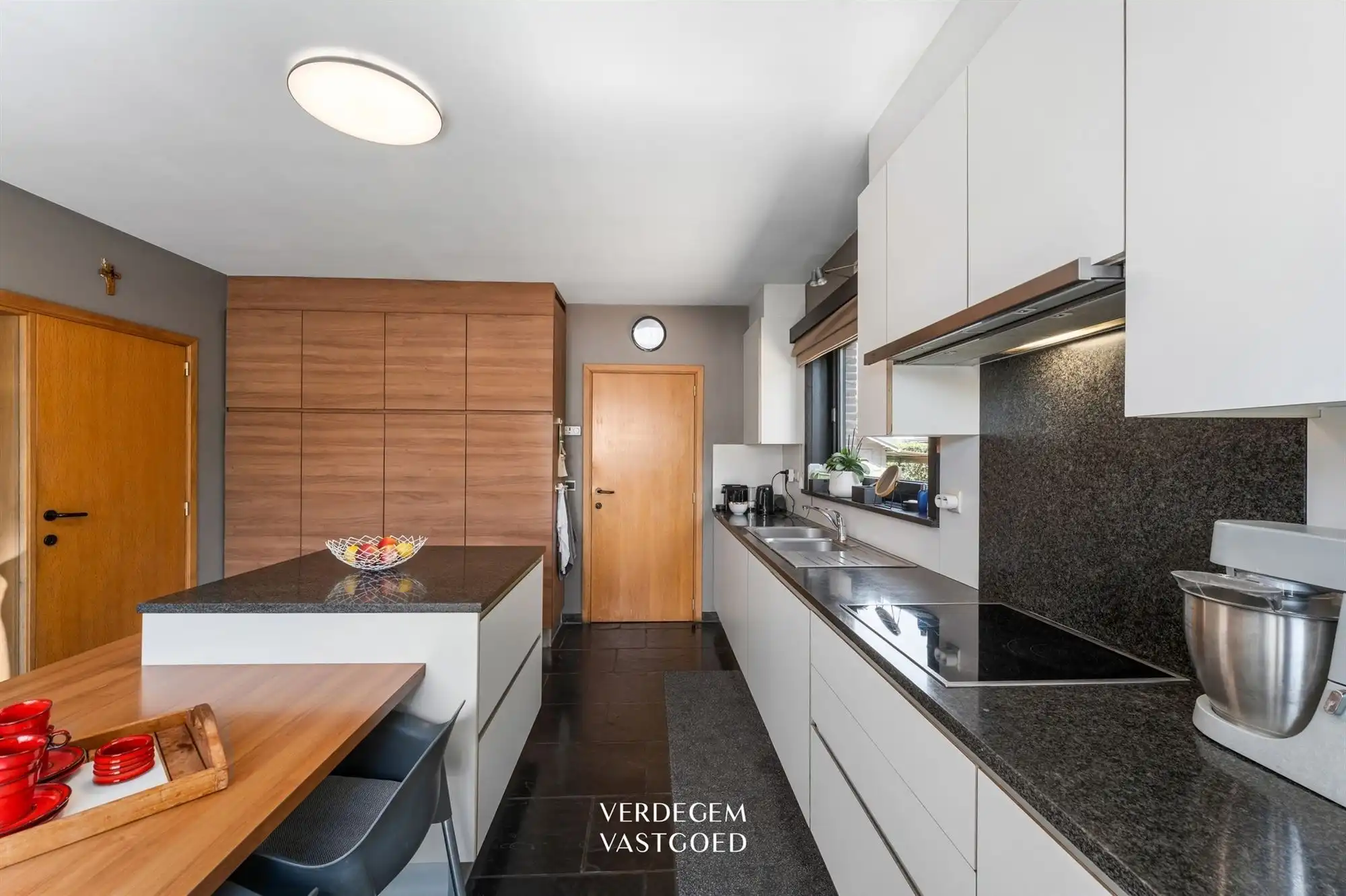 Knappe villa met 4 slaapkamers op een royaal perceel in een rustige woonwijk foto 8