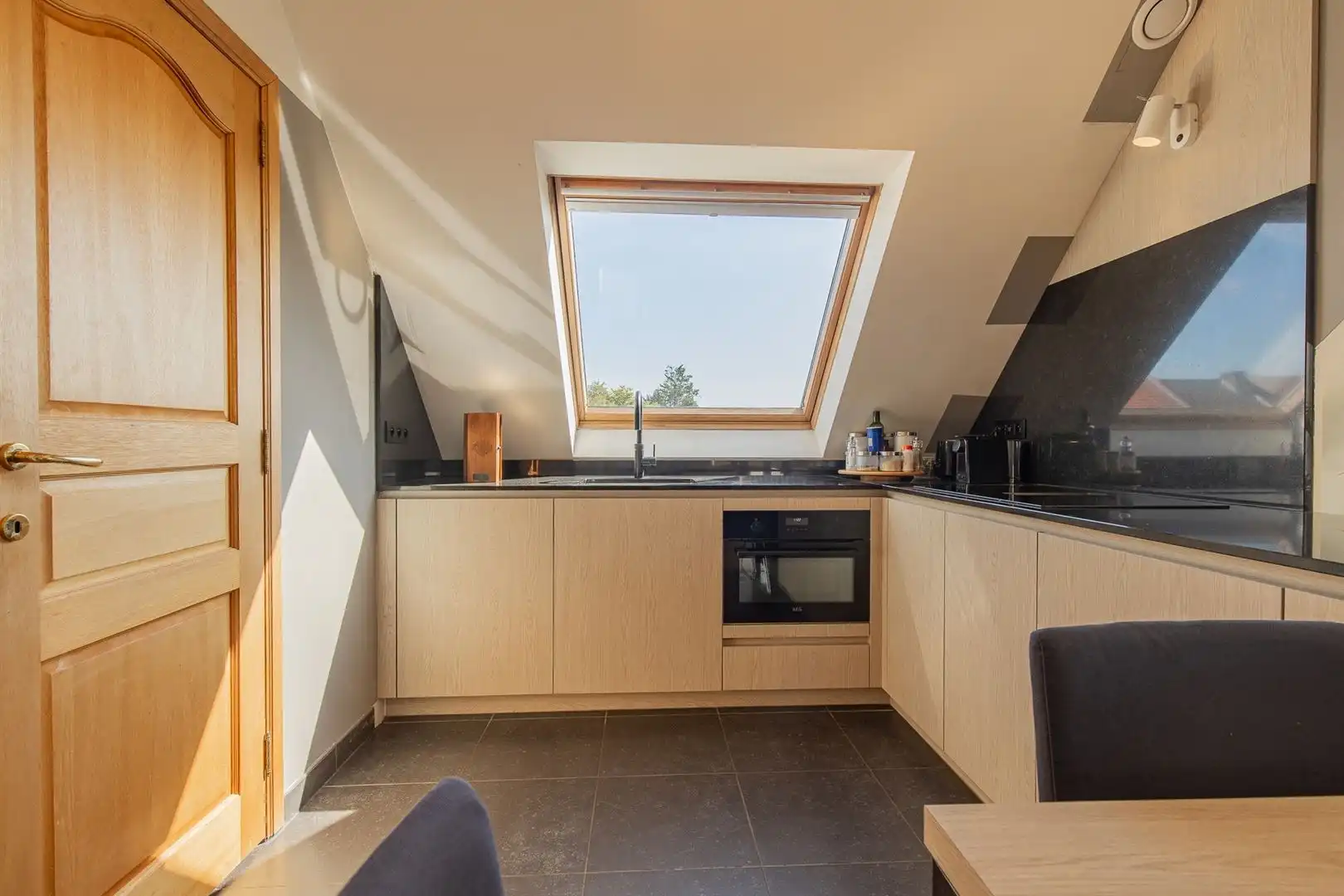 Instapklaar dakappartement met terras en EPC-label A in Beveren foto 7