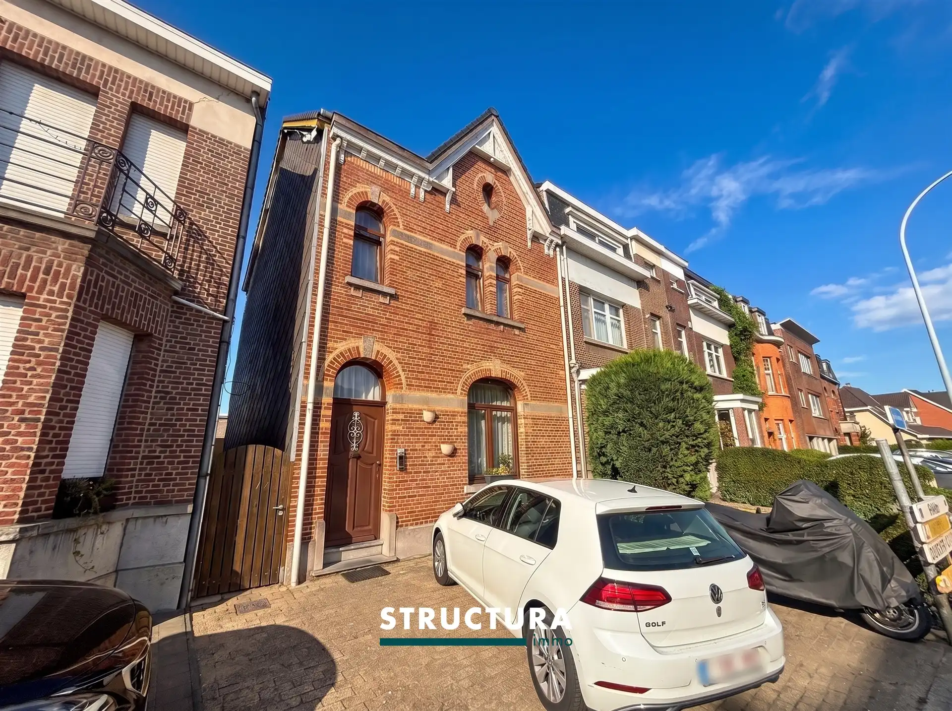 Woning met staanplaats  foto {{pictureIndex}}