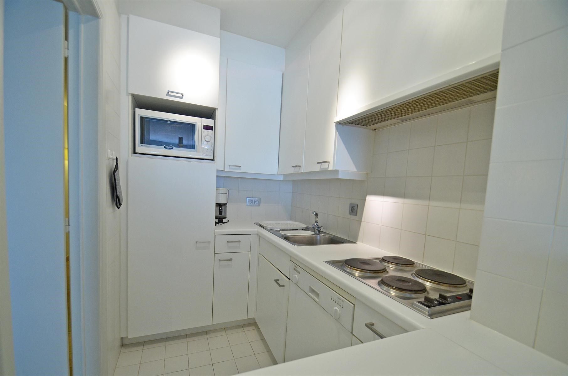 Gemeubeld appartement met zijdelings zeezicht in het Zoute! foto 4