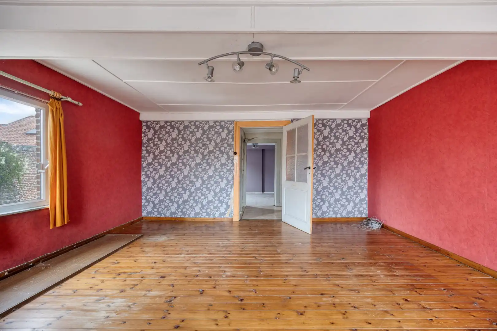 Hoevewoning met binnenkoer, stallingen en grote opslagruimte foto 13