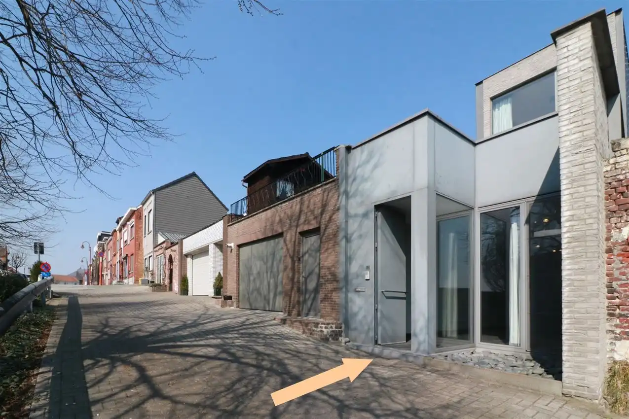 Moderne stadswoning met groot dakterras te midden van centrum foto {{pictureIndex}}