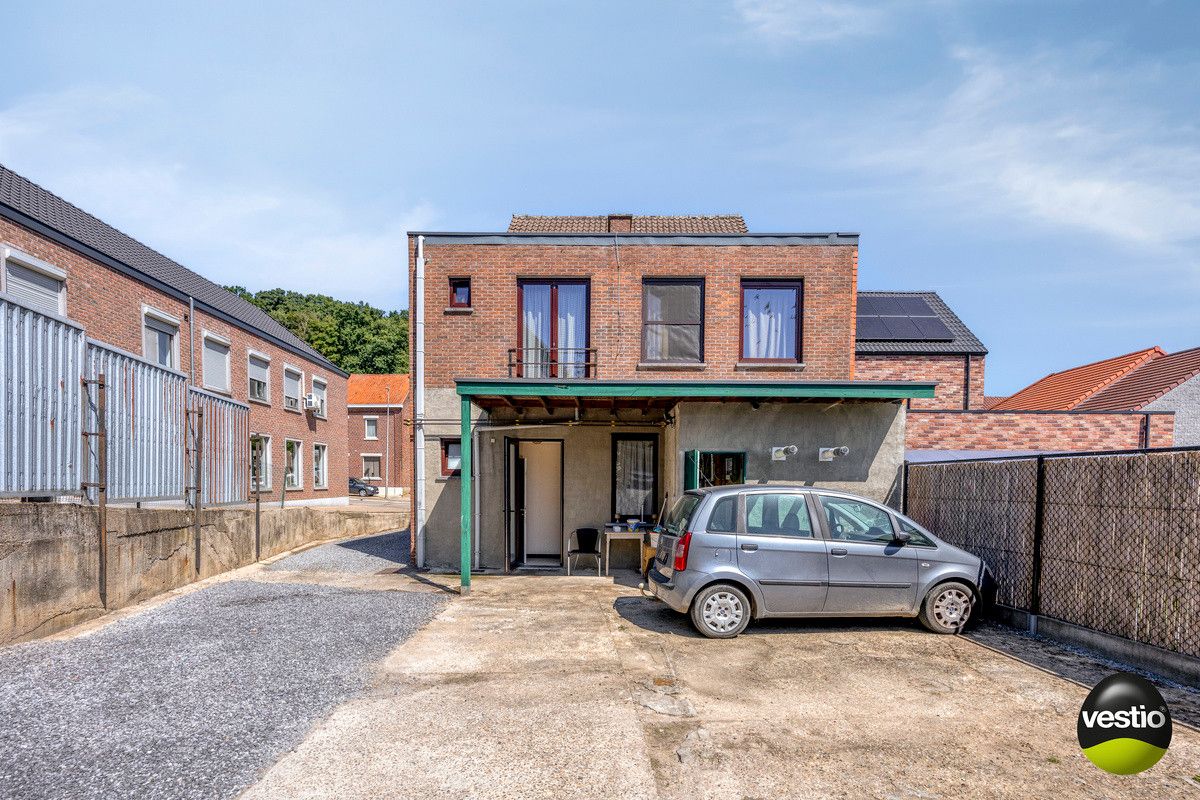 INVESTERINGSPAND MET 2 VERHUURDE APPARTEMENTEN TE RIJKHOVEN. foto 2