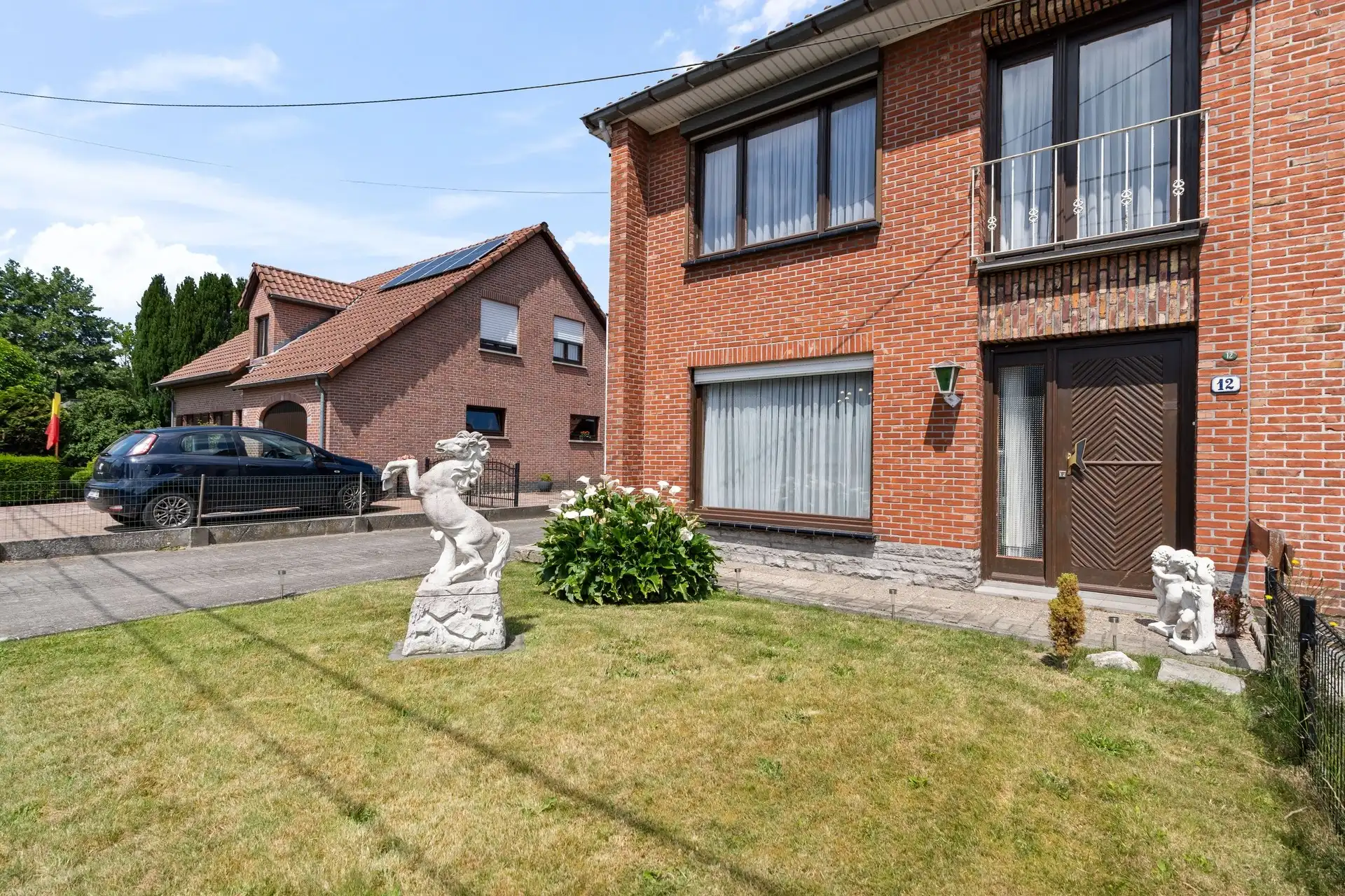 Te renoveren Half open bebouwing op eeen gunstige locatie foto 2