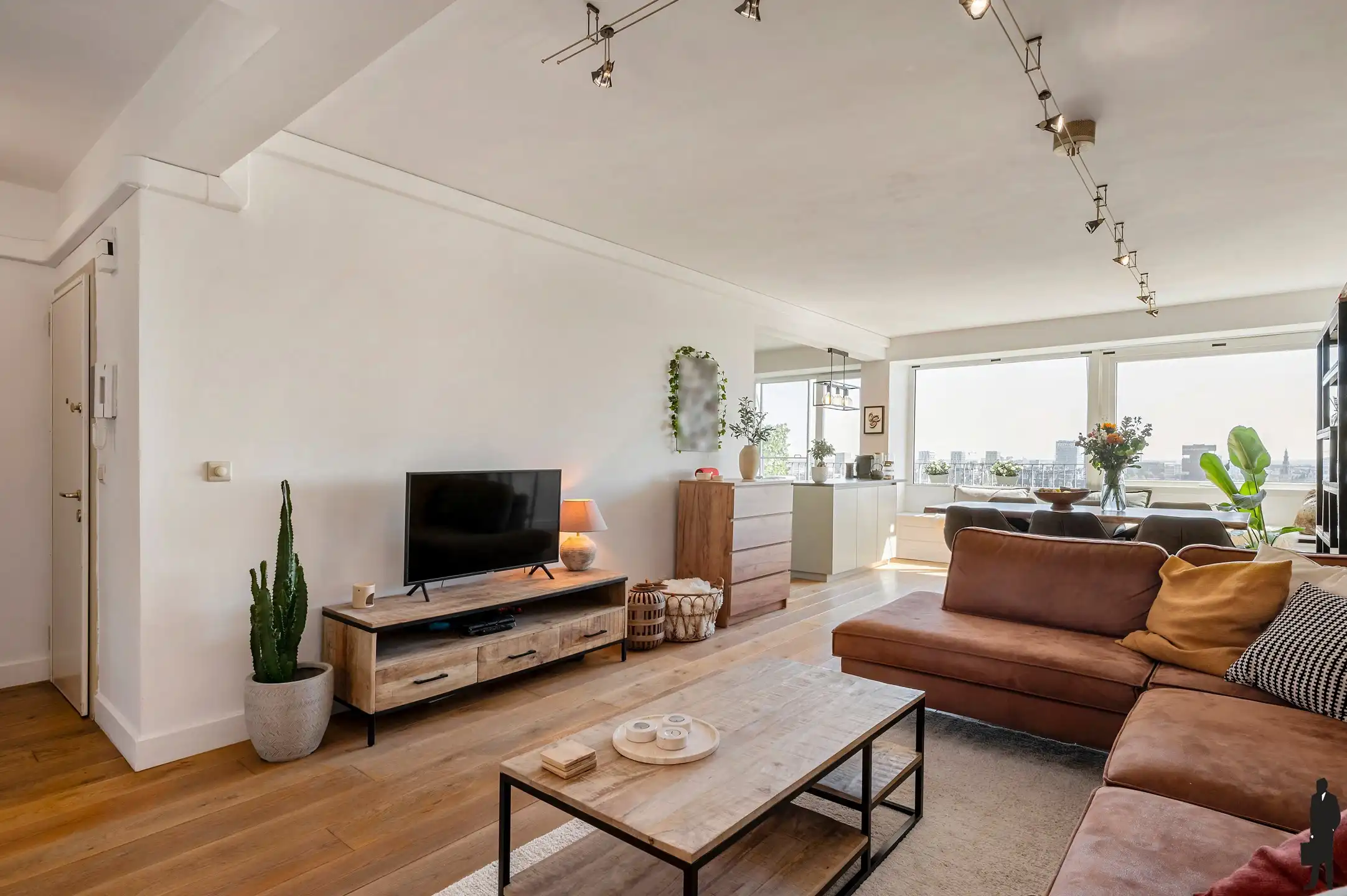 Instapklaar wonen met panoramisch uitzicht over Antwerpen en de Schelde foto {{pictureIndex}}