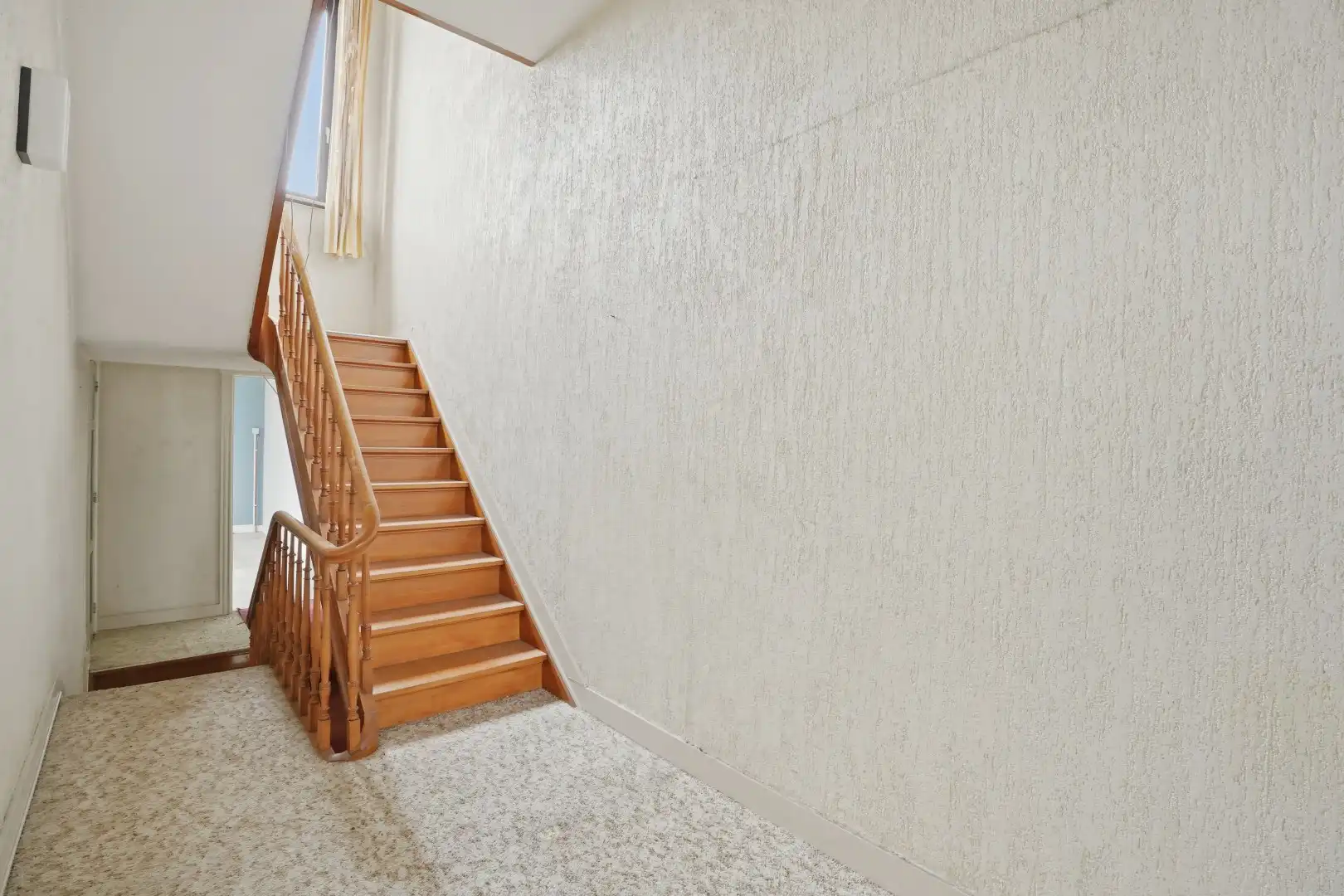 Te renoveren woning met veel op potentieel op topligging. foto 10