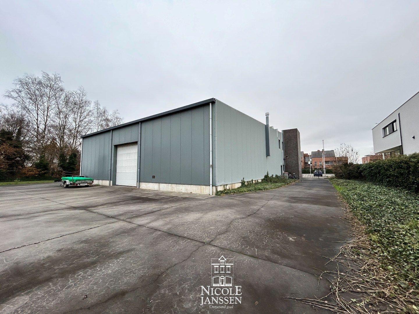 Gelijkvloers handelspand met 2 bovenliggende appartementen foto 11