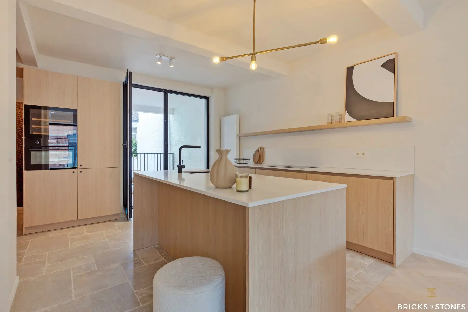 Trendy 2 slaapkamer appartement met terras foto 14