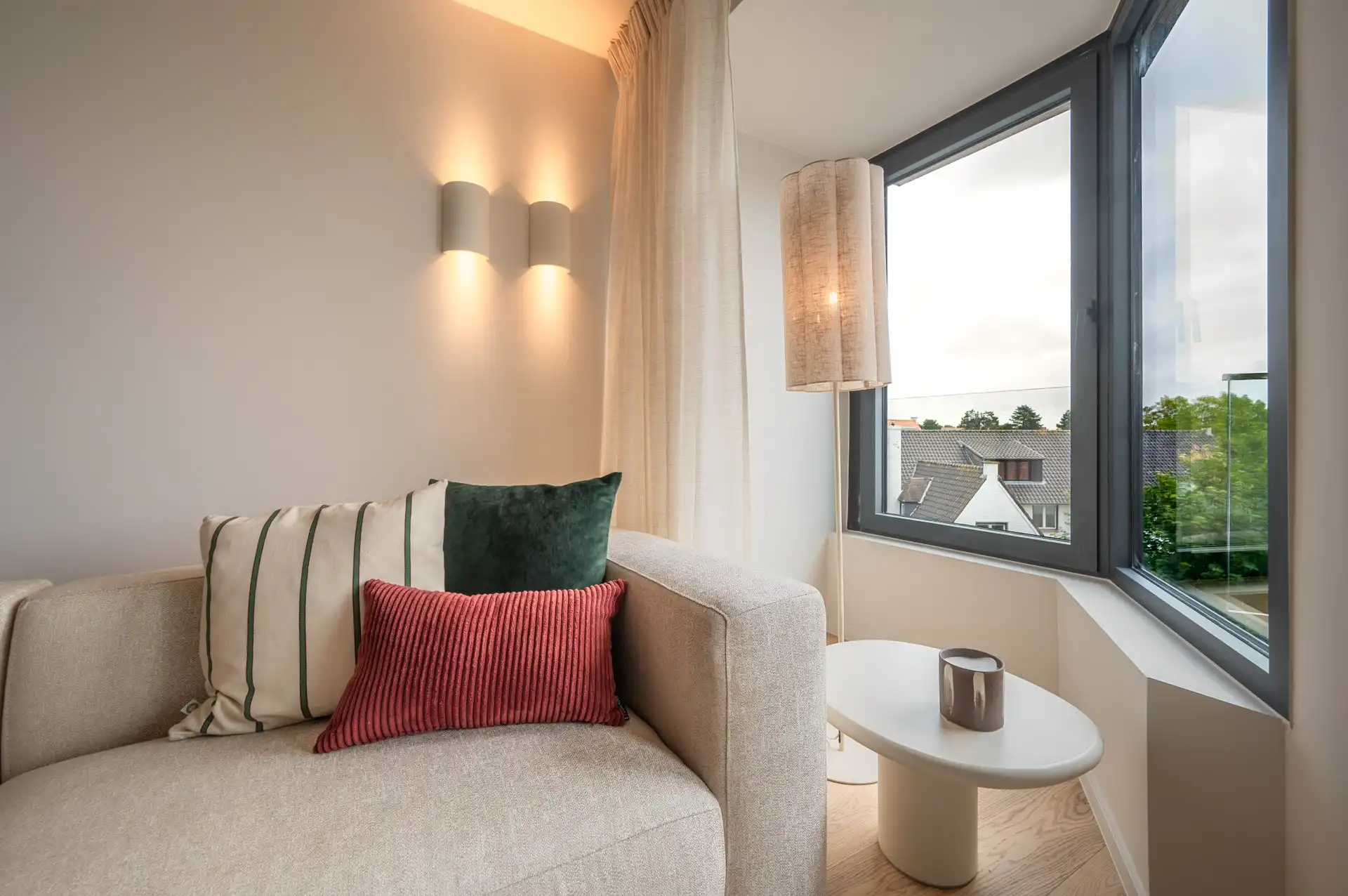 Centraal gelegen gerenoveerd appartement met twee terrassen nabij de Lippenslaan foto 3