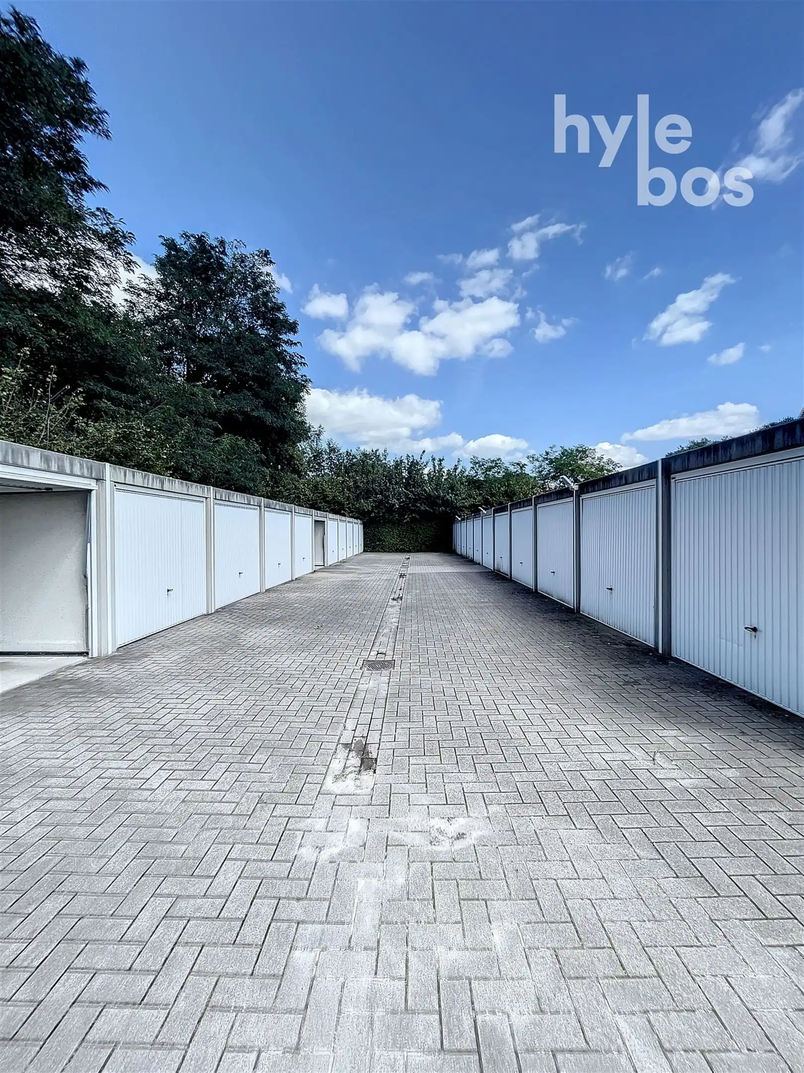 Aan de stadsrand, lichtrijk appartement met garage foto 10