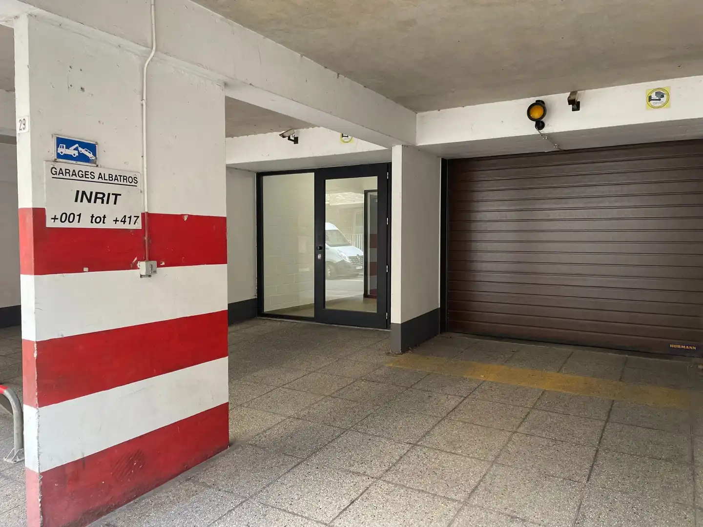 Garagebox te huur nabij het Heldenplein foto {{pictureIndex}}