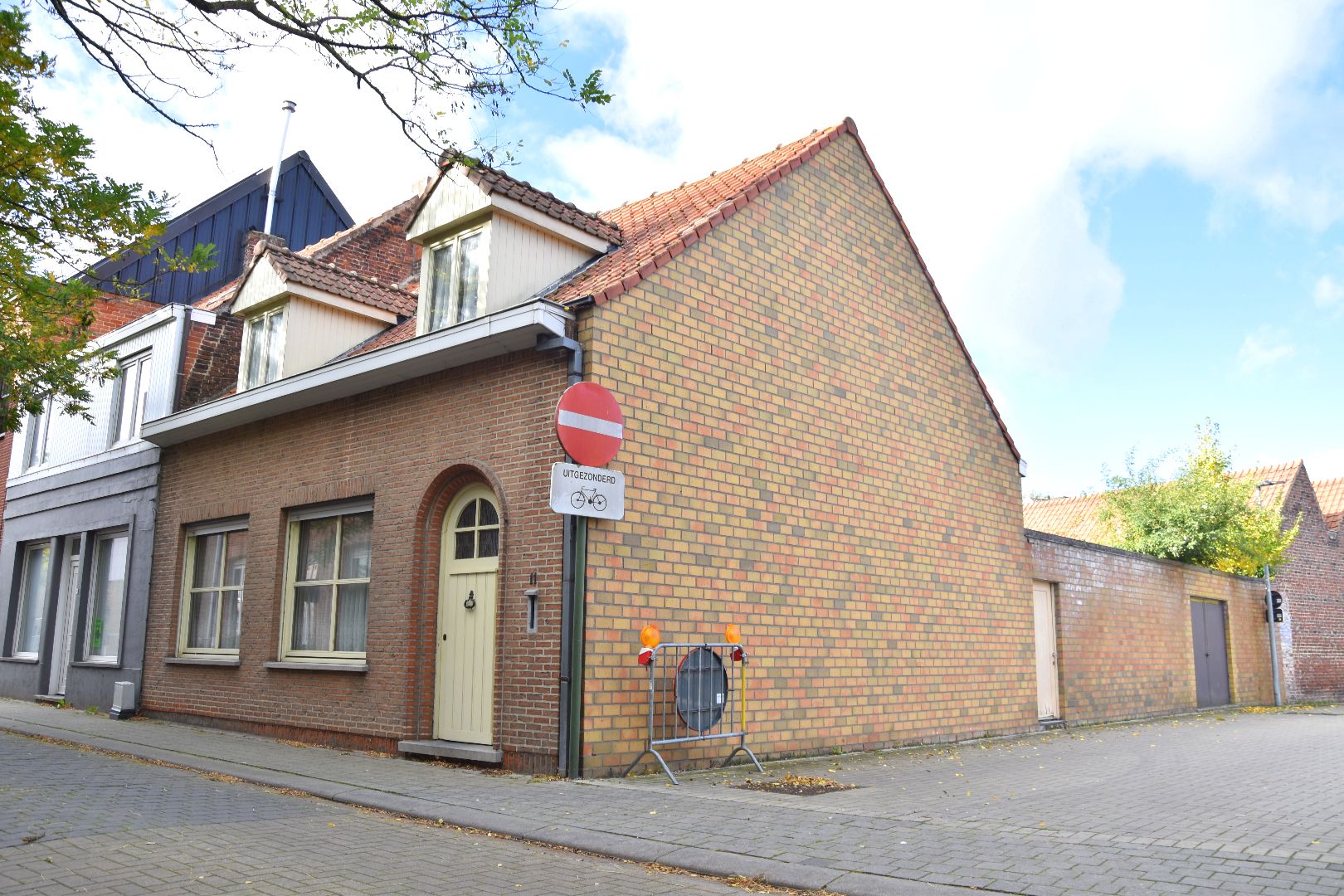 Te koop in Moorsele deze te renoveren HOB met véél potentieel foto 14