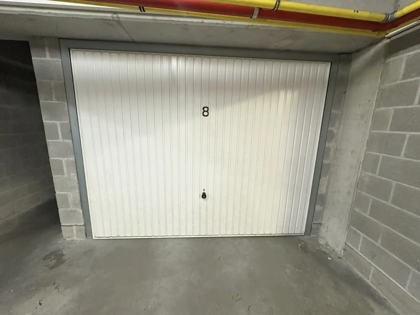 Instapklaar appartement met 2 slaapkamers, garage en 2 terrassen in hartje Waregem! foto 12