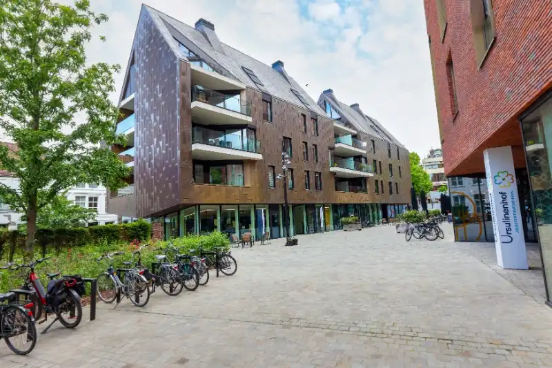 SERVICEFLAT MET GEZELLIG TERRAS foto 14