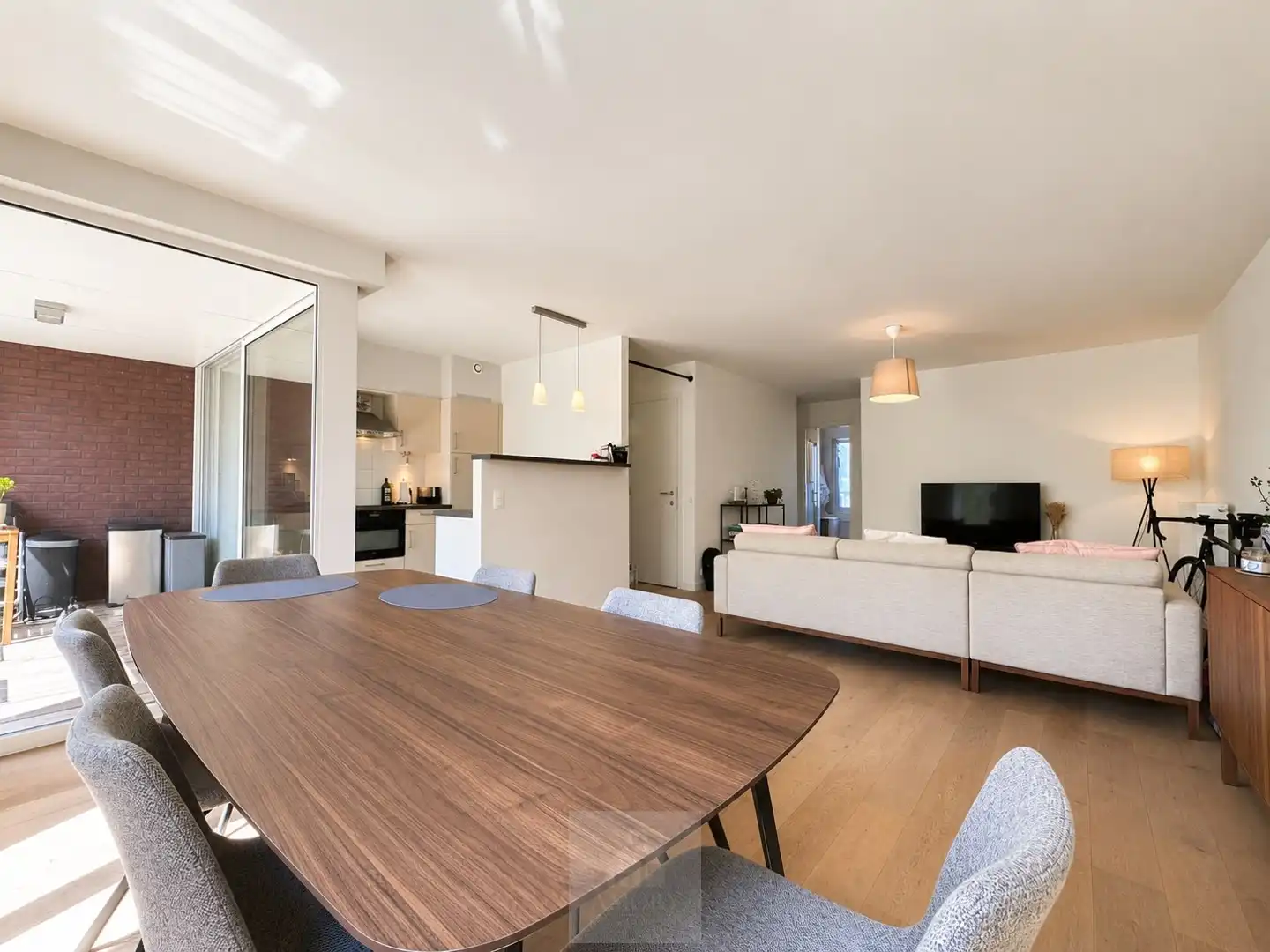 Zonnig 2 slpk-appartement met zuidgericht terras + autostaanplaats! foto 6