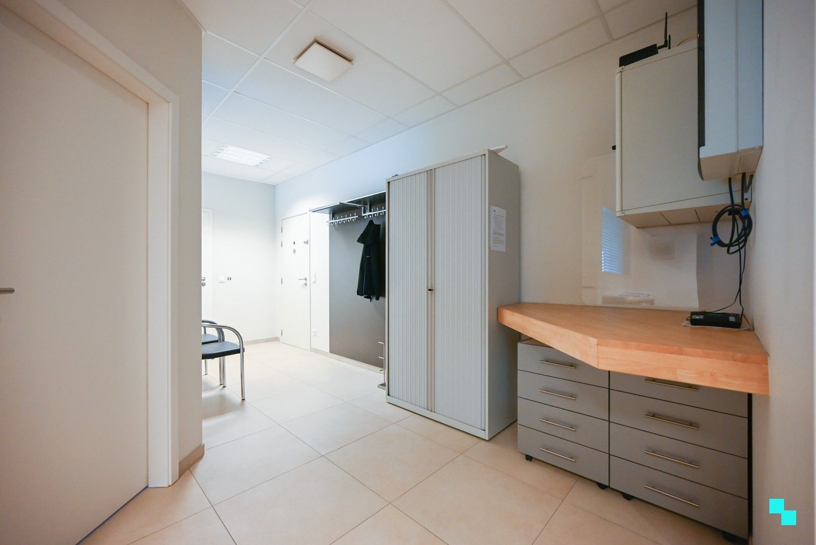Uiterst commercieel en vlot bereikbaar handelspand (340 m²) te Izegem foto 29