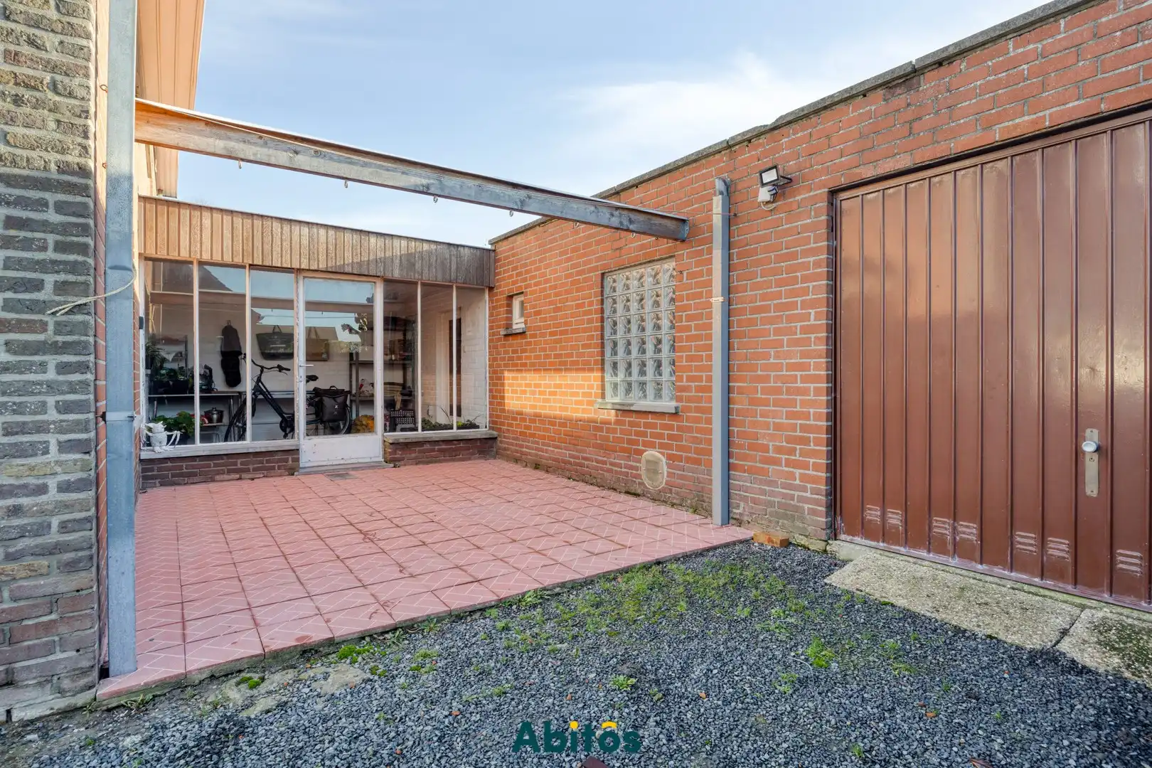 Halfopen woning met ruime opslagruimte foto 26