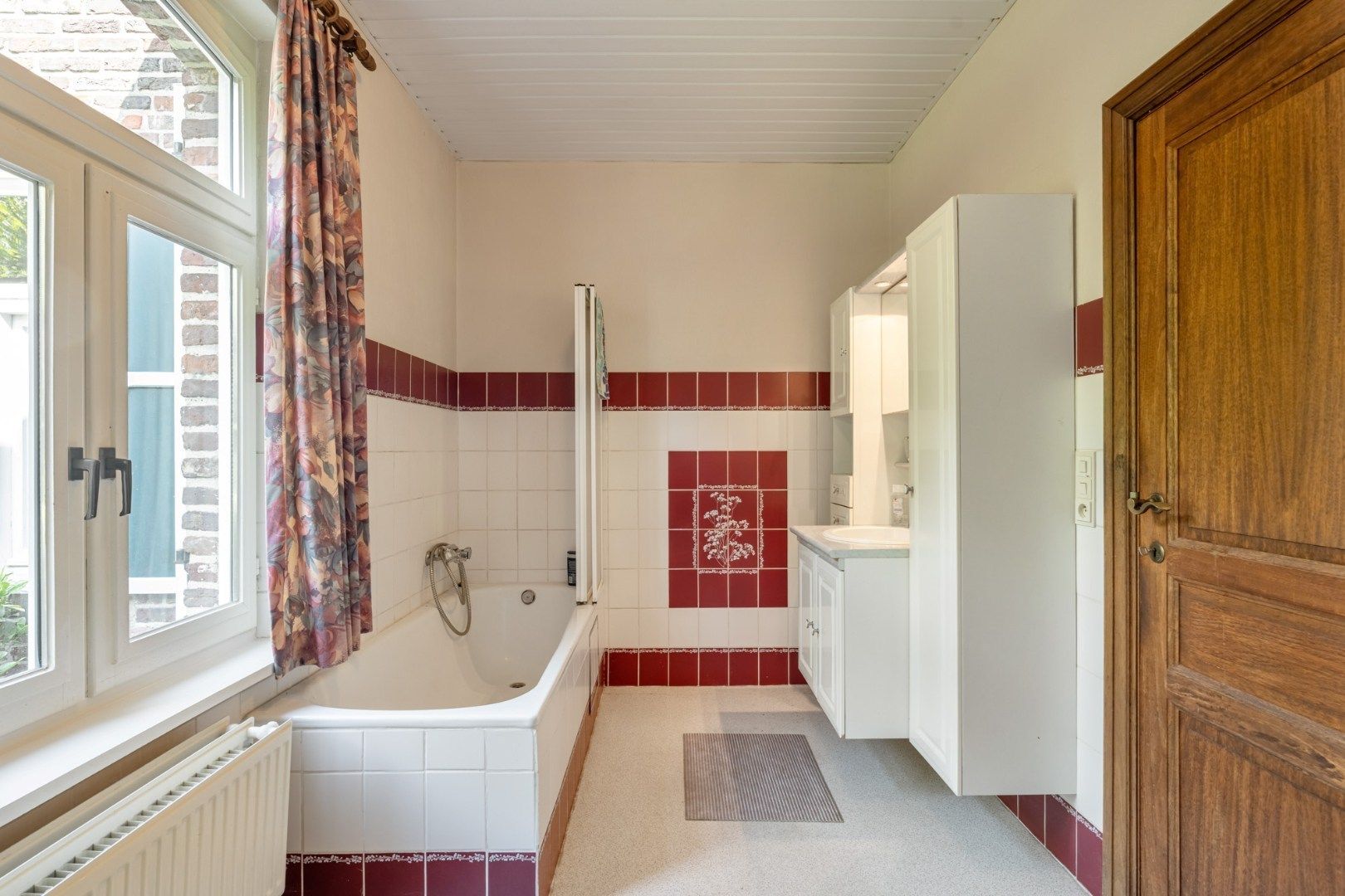 Ruim, karaktervol landhuis met parkachtige tuin op perceel van 16a29ca. foto 23